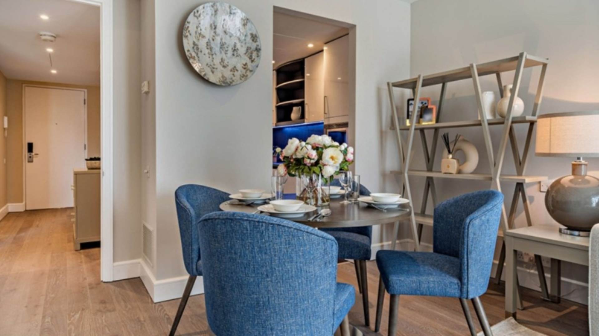 London E14 8RW 1 bed flat rental property internal/external image-2