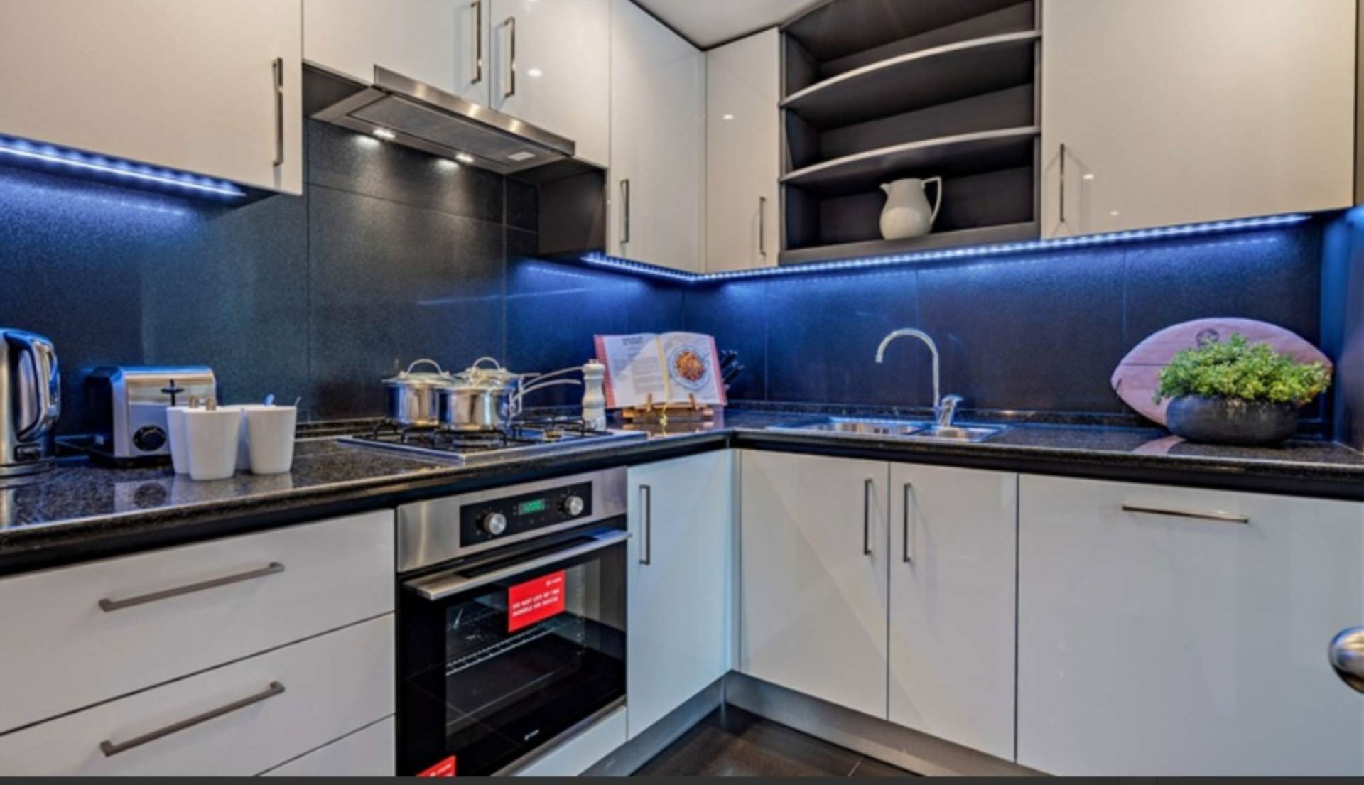 London E14 8RW 1 bed flat rental property internal/external image-6