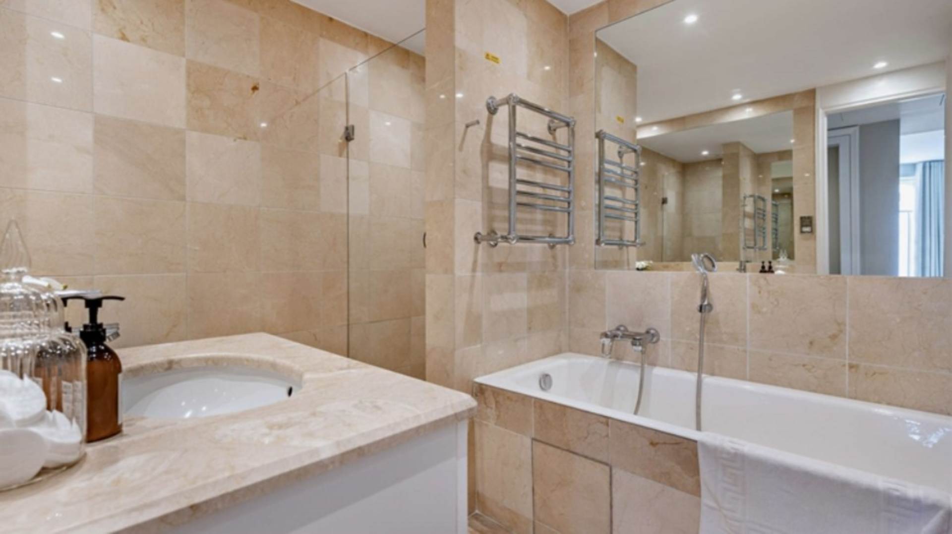 London E14 8RW 1 bed flat rental property internal/external image-7