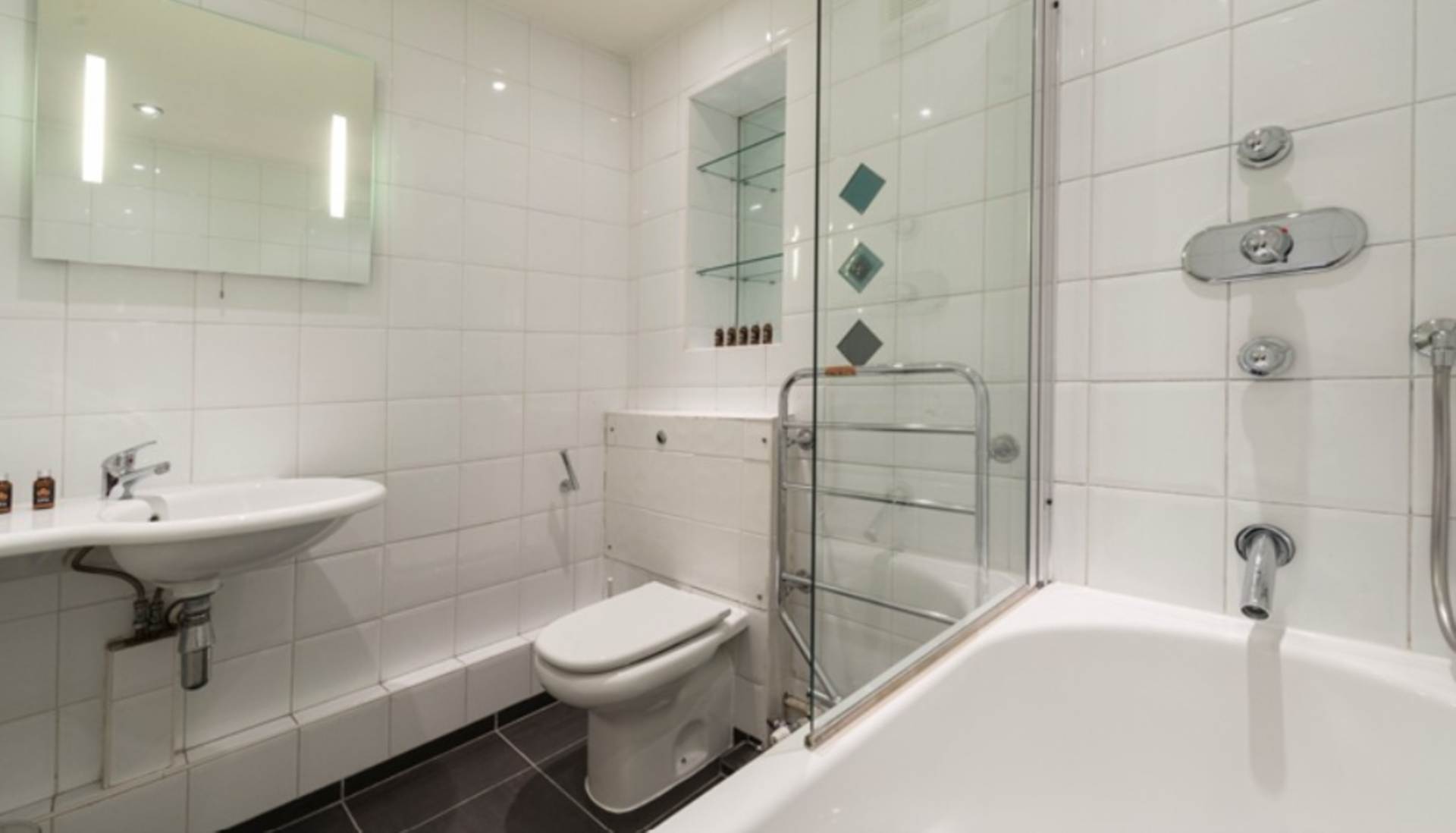 London SW3 6SH 1 bed flat rental property internal/external image-6