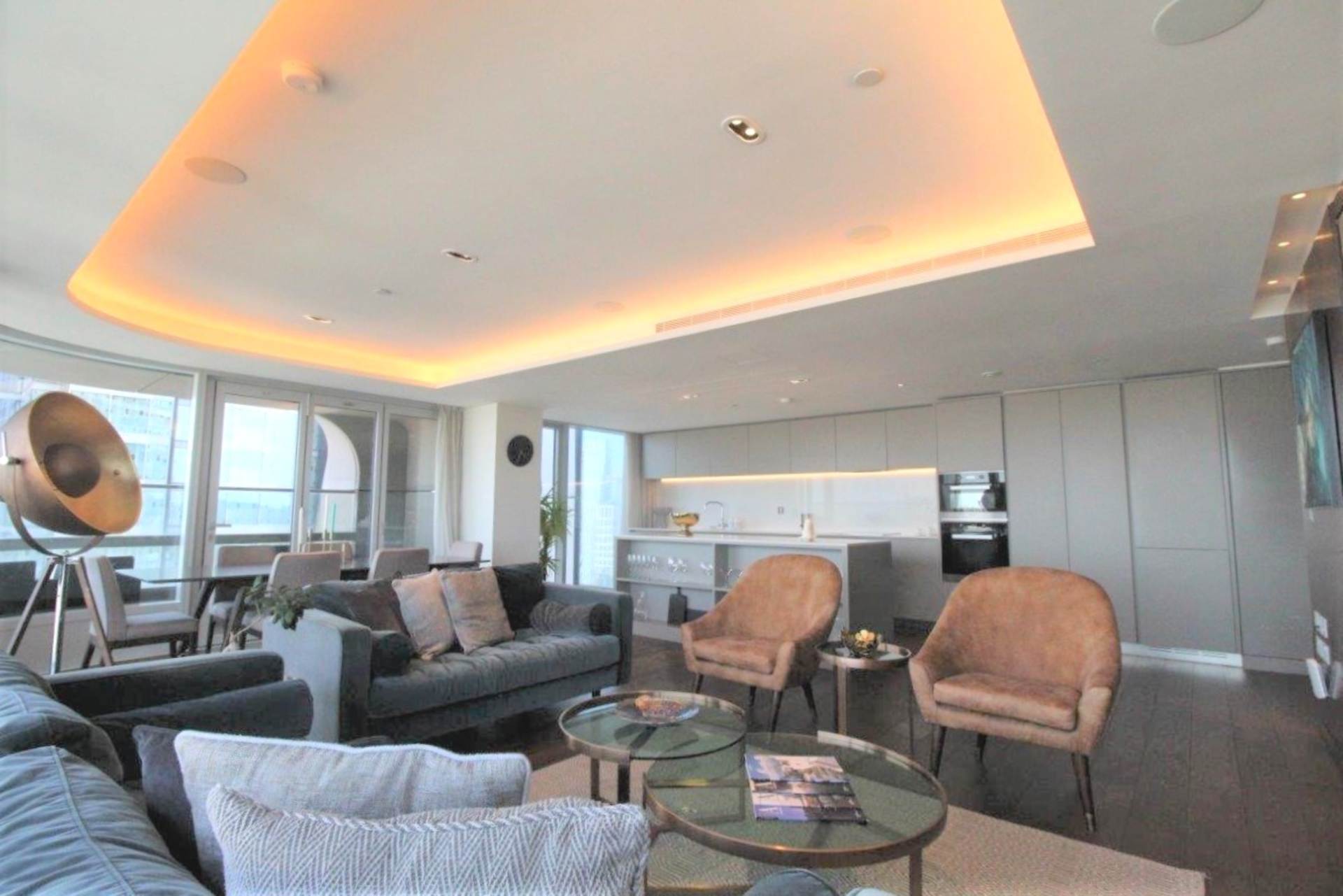 London EC1V 1AF 3 bed flat rental property internal/external image-1