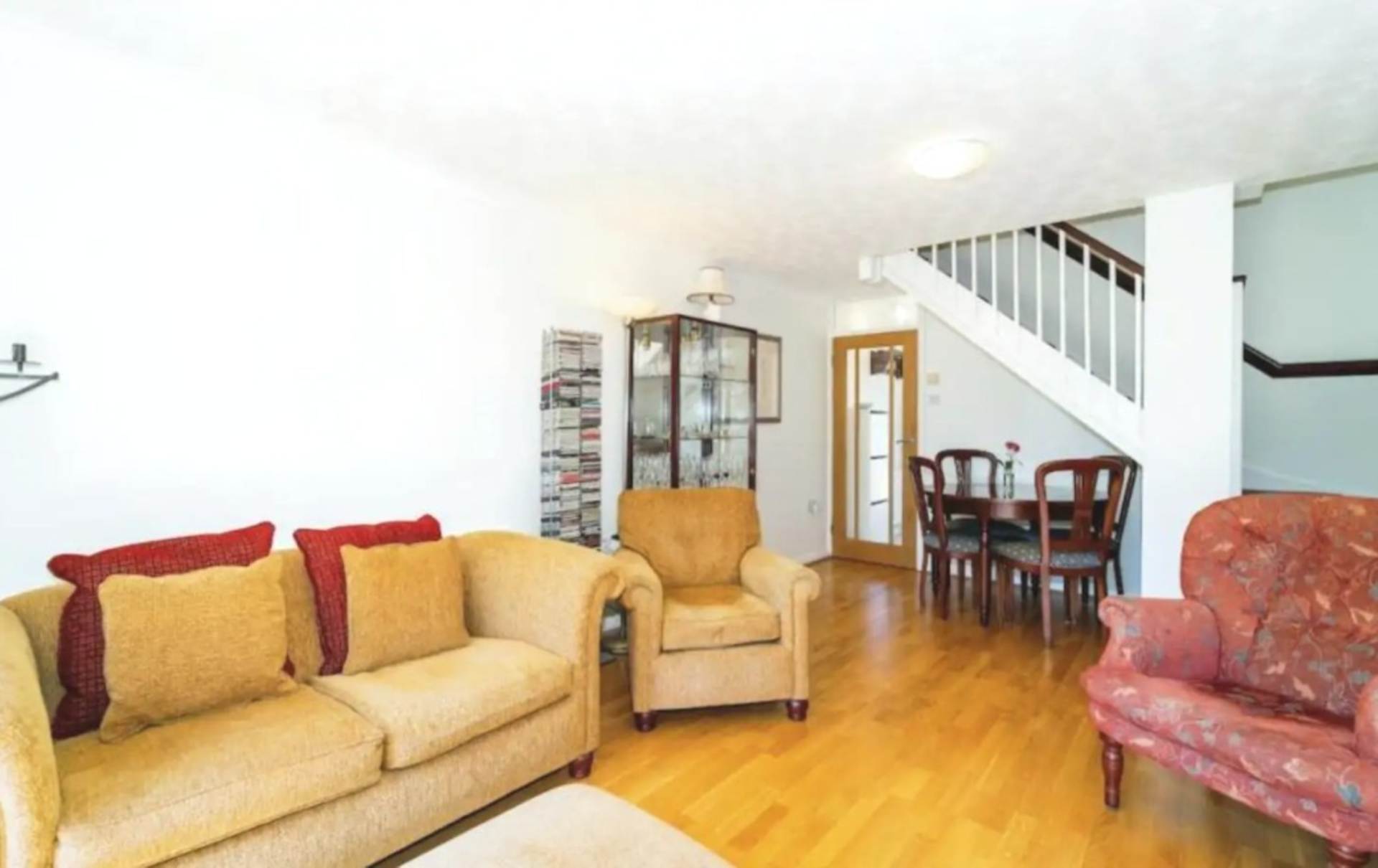 London UB10 8TR 2 bed terrace rental property internal/external image-1