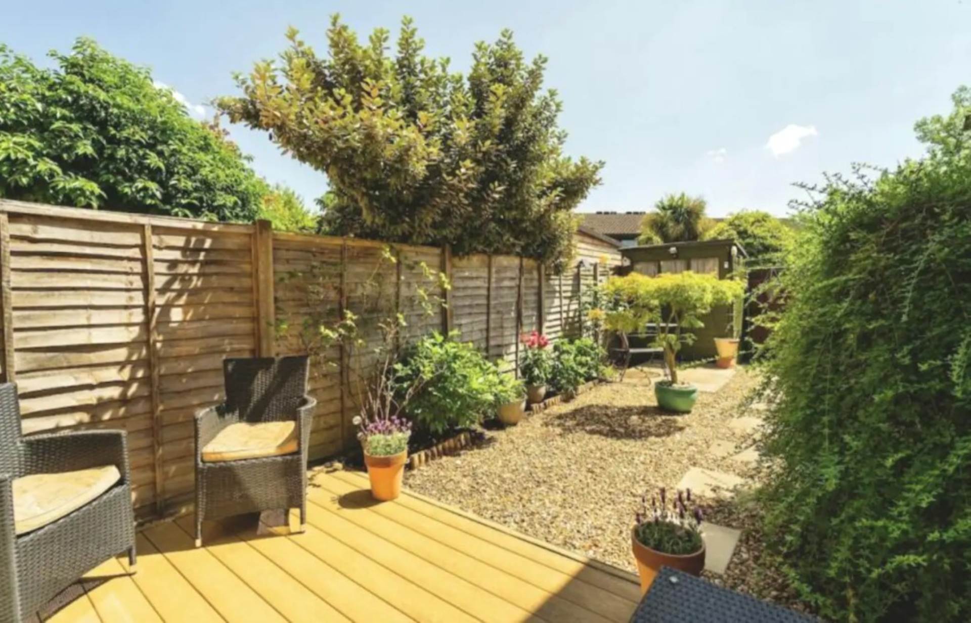 London UB10 8TR 2 bed terrace rental property internal/external image-6