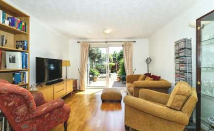 2 bed terrace to rent in London UB10