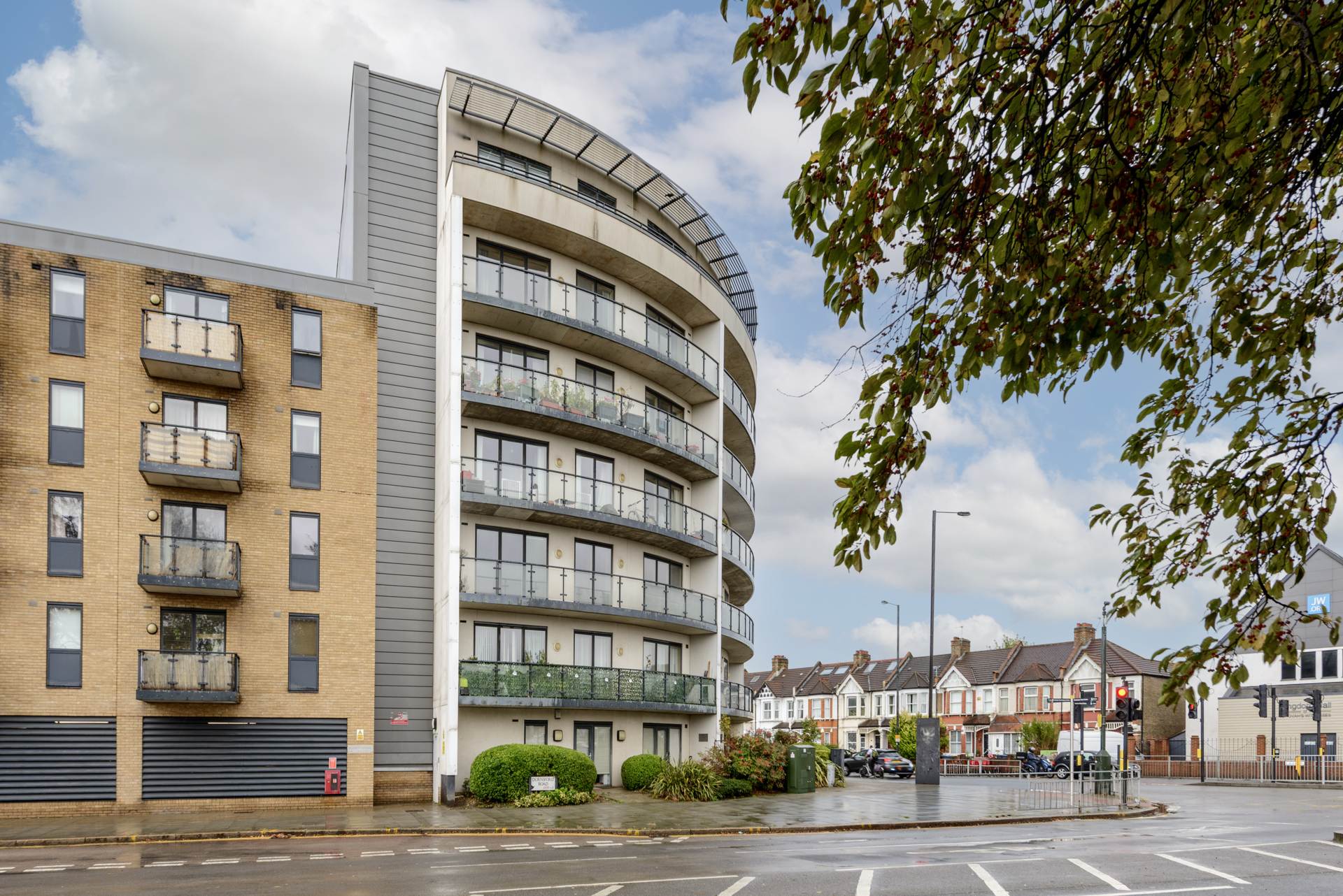 London SW19 8EA 2 bed flat sales property internal/external image-1