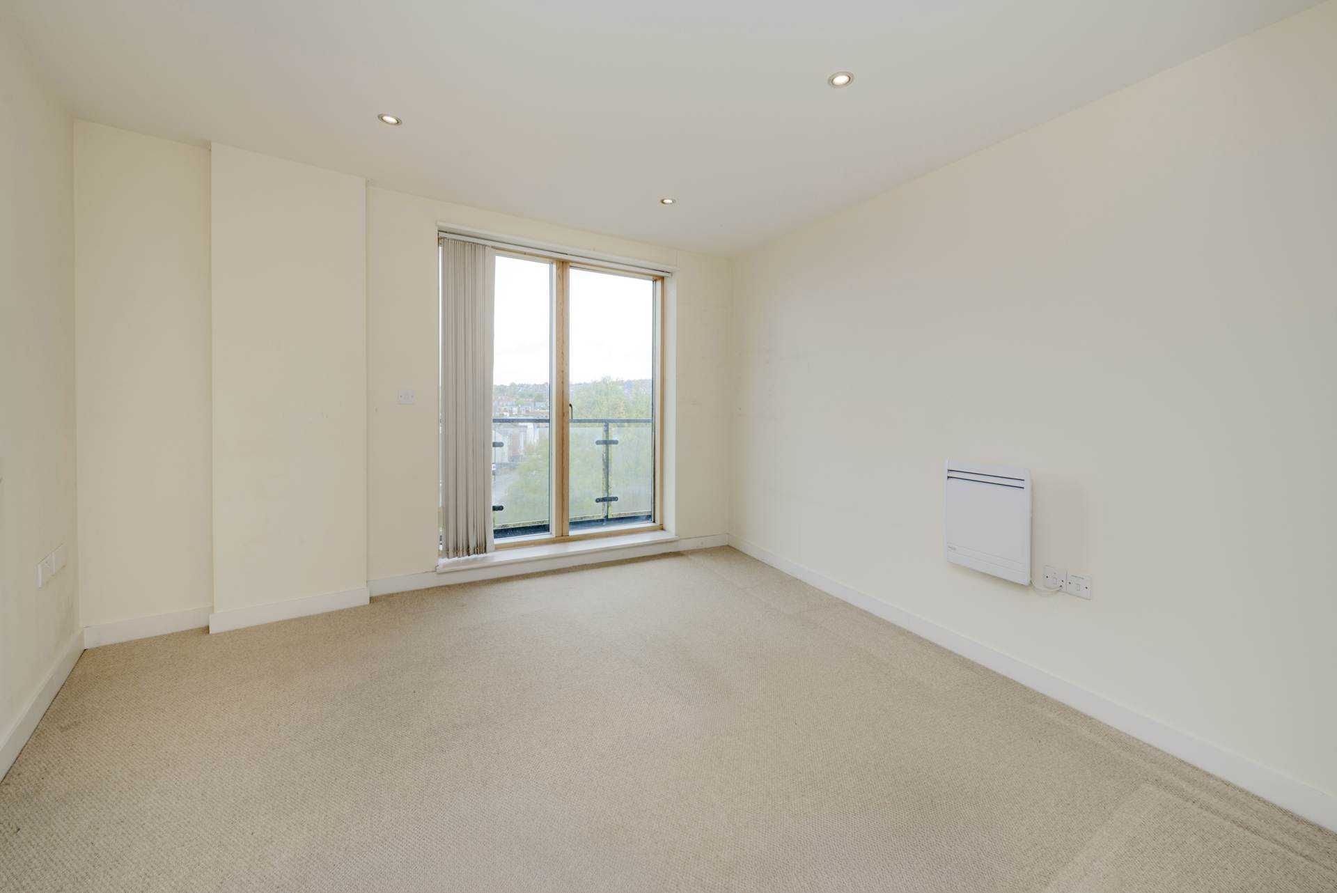 London SW19 8EA 2 bed flat sales property internal/external image-12