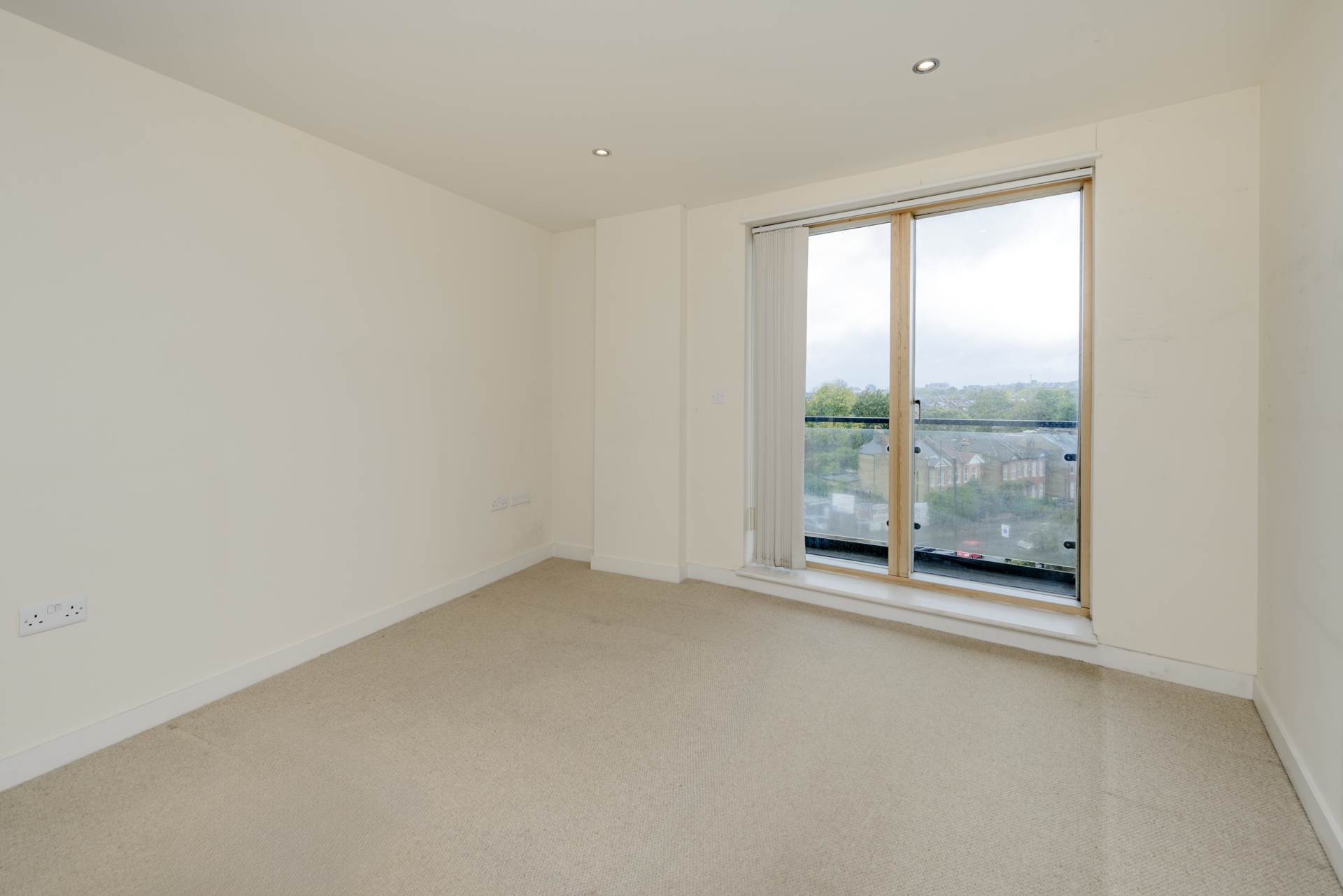London SW19 8EA 2 bed flat sales property internal/external image-13