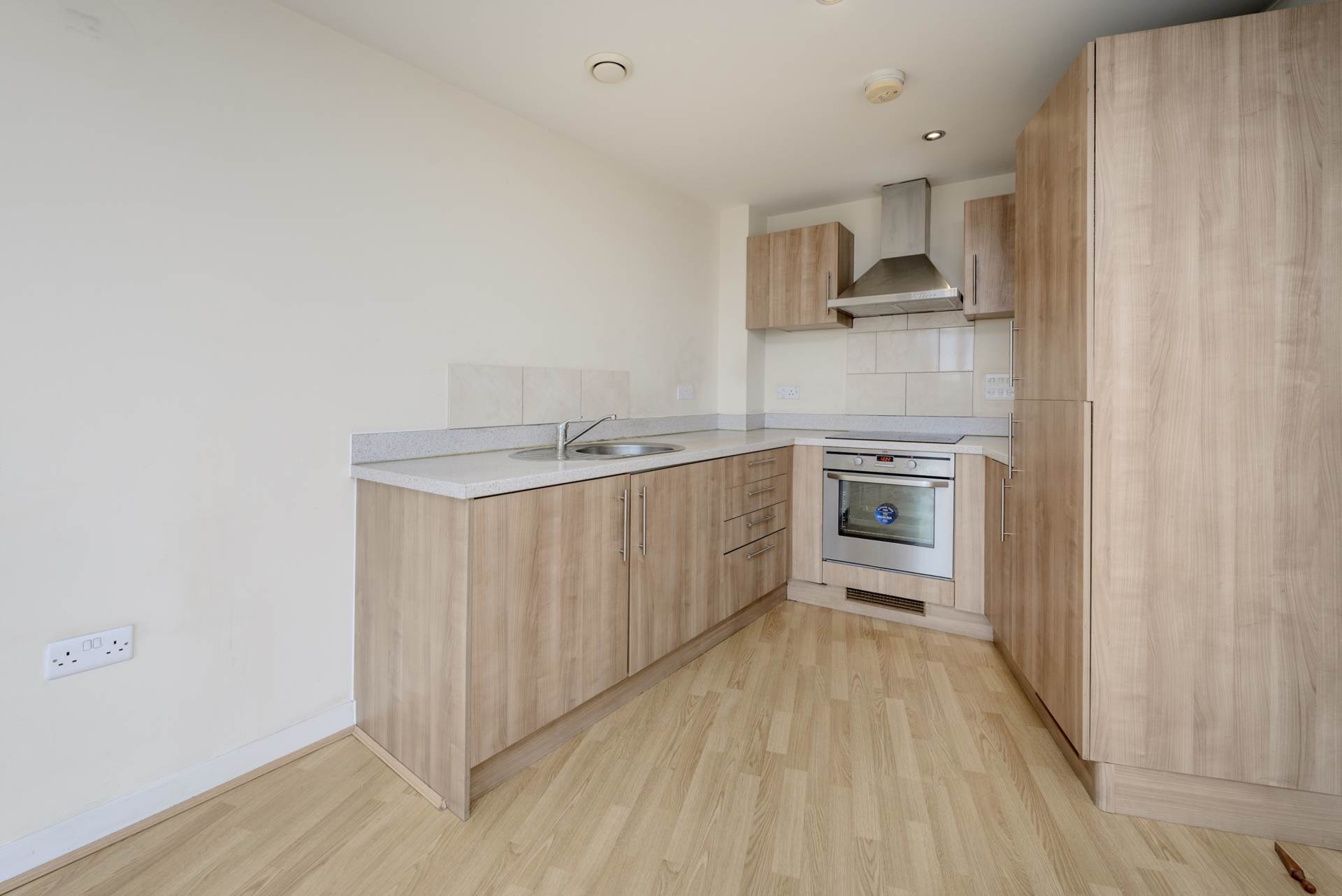 London SW19 8EA 2 bed flat sales property internal/external image-3