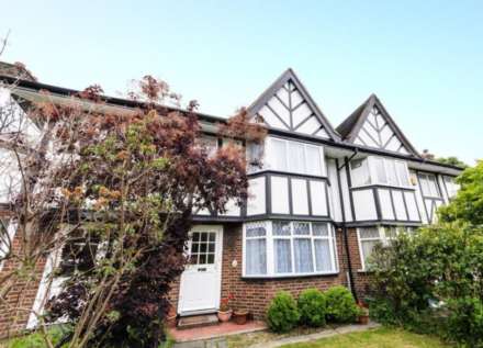 4 bed terrace to rent in London W3