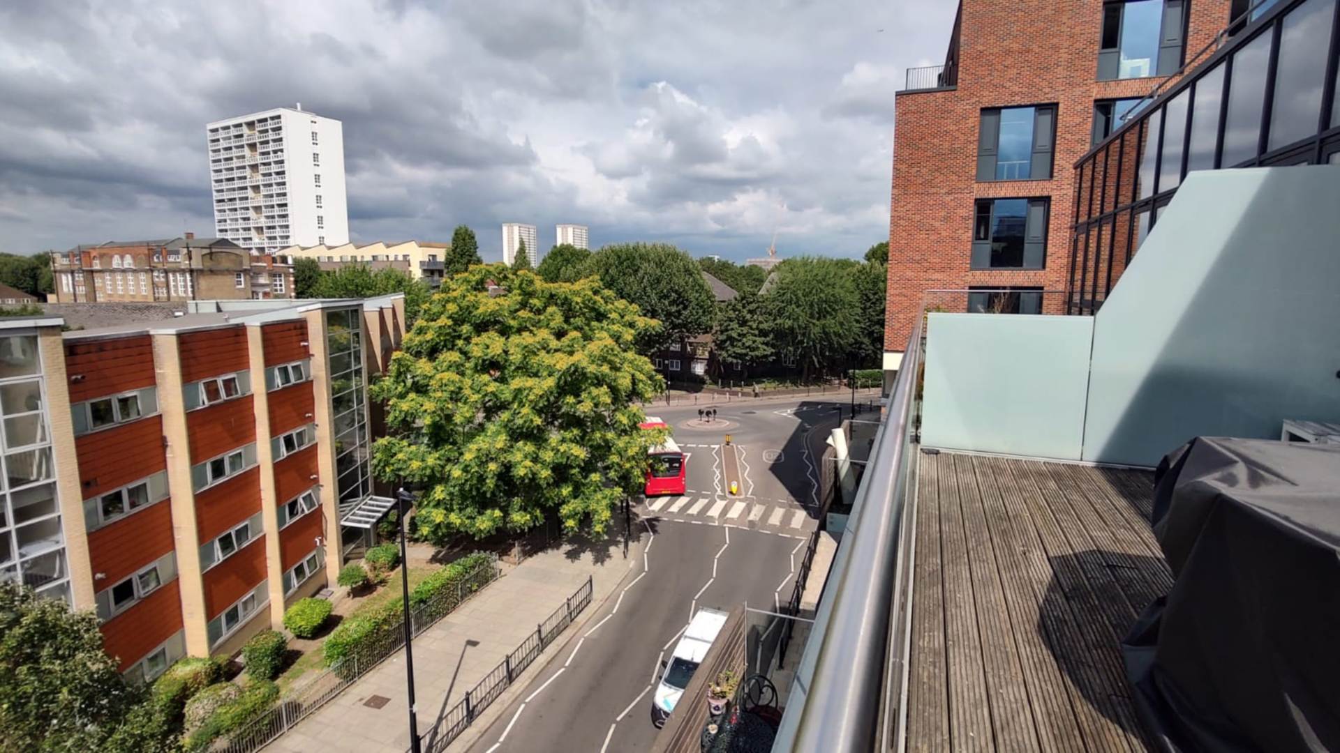 London E3 3XH 1 bed flat rental property internal/external image-10