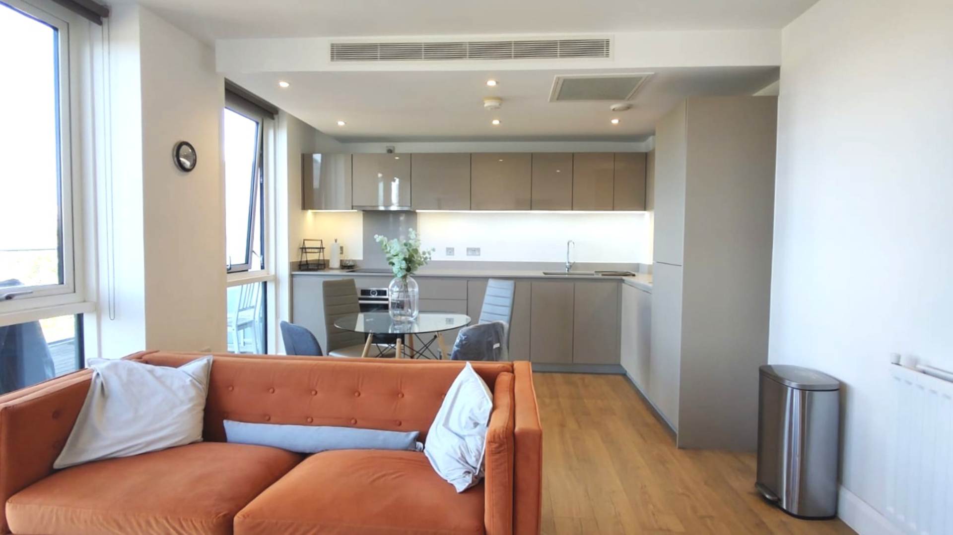 London E3 3XH 1 bed flat rental property internal/external image-2