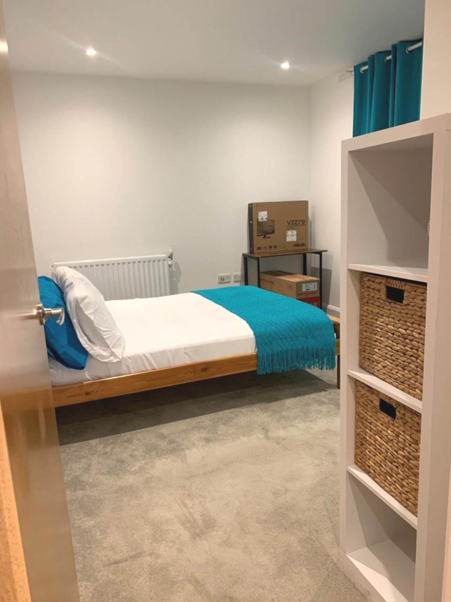 London E3 3XH 1 bed flat rental property internal/external image-4