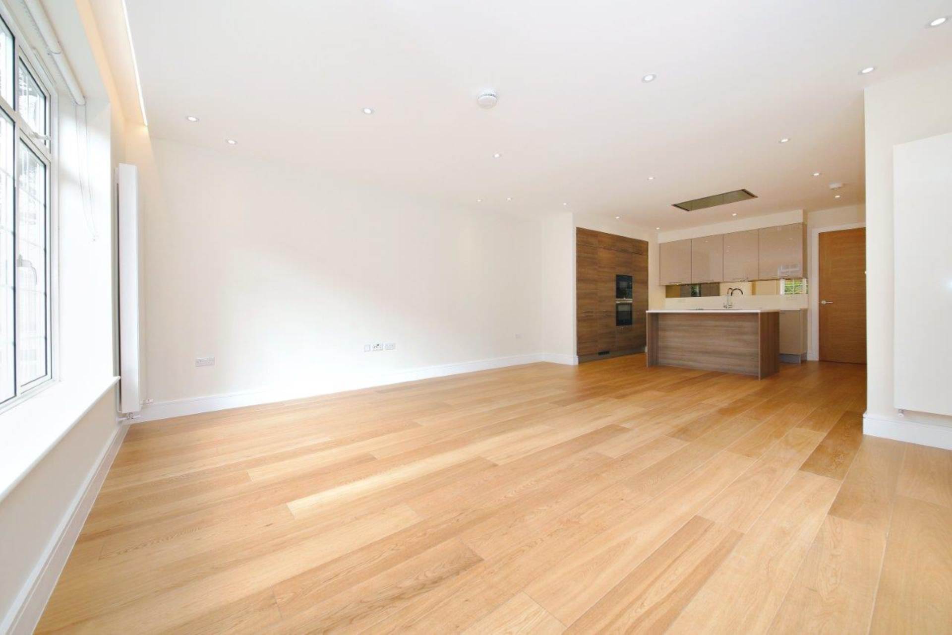 London NW11 8BL 2 bed flat rental property internal/external image-2