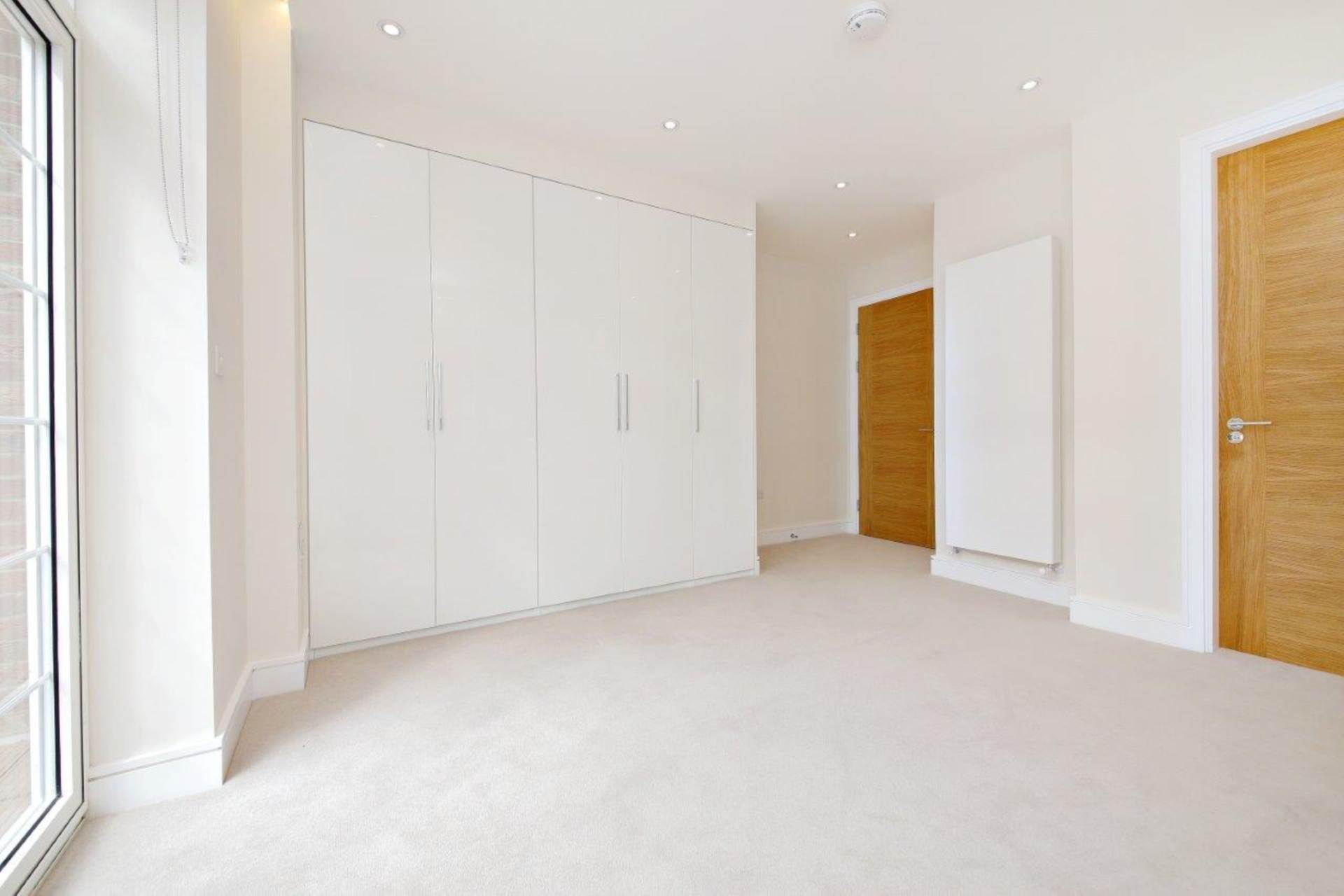 London NW11 8BL 2 bed flat rental property internal/external image-5