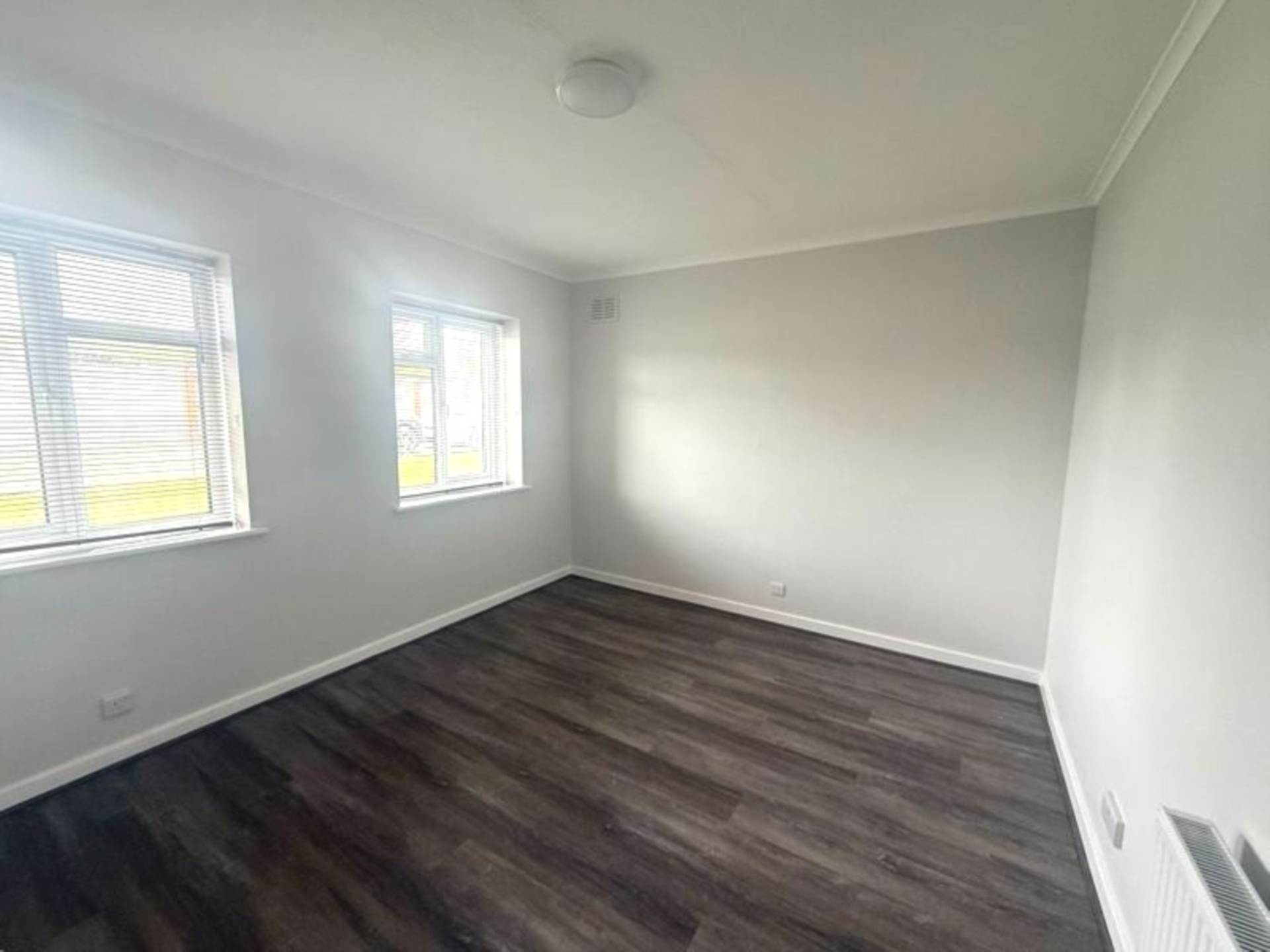 London N12 0AY 2 bed flat rental property internal/external image-4