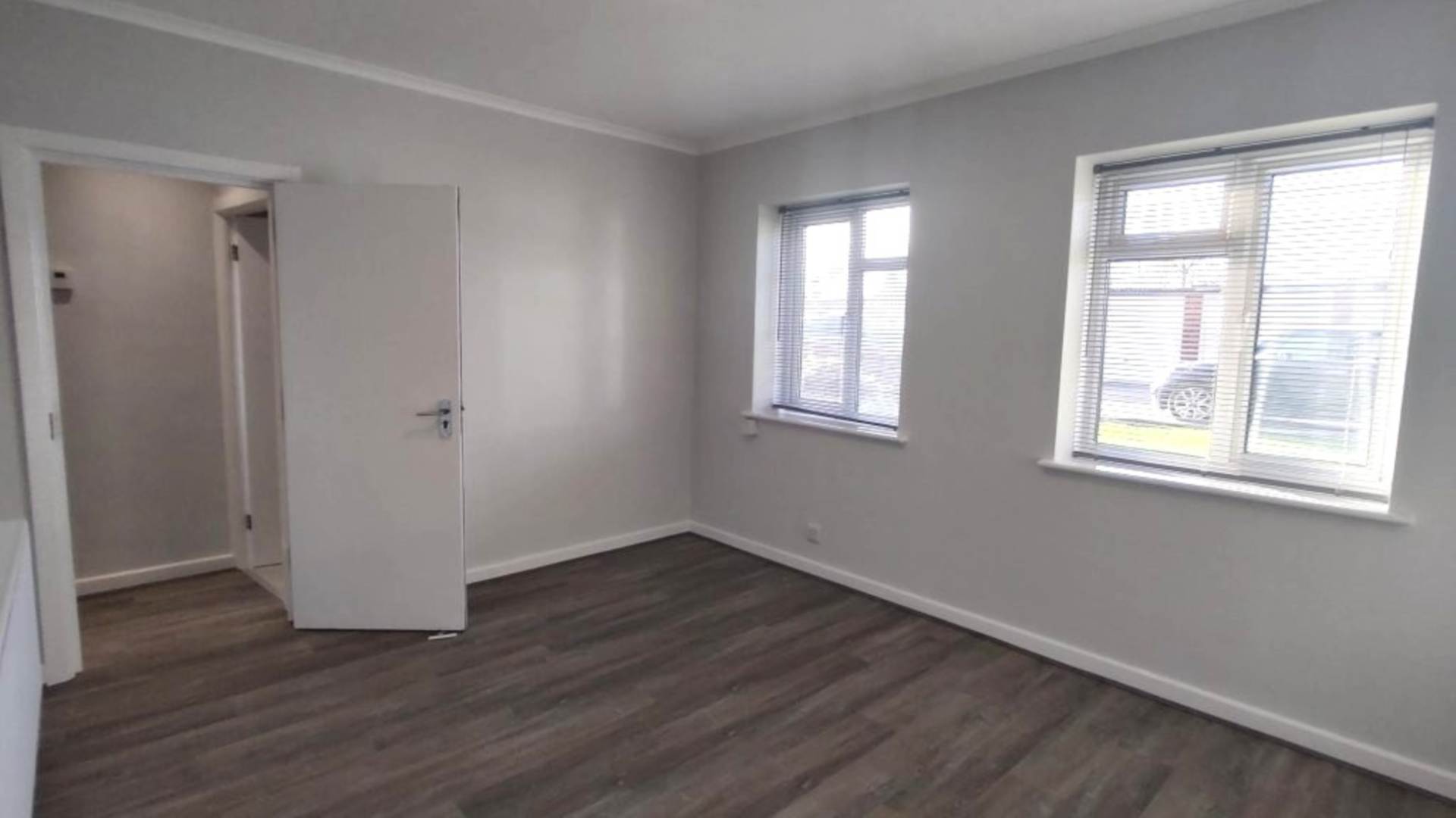 London N12 0AY 2 bed flat rental property internal/external image-5