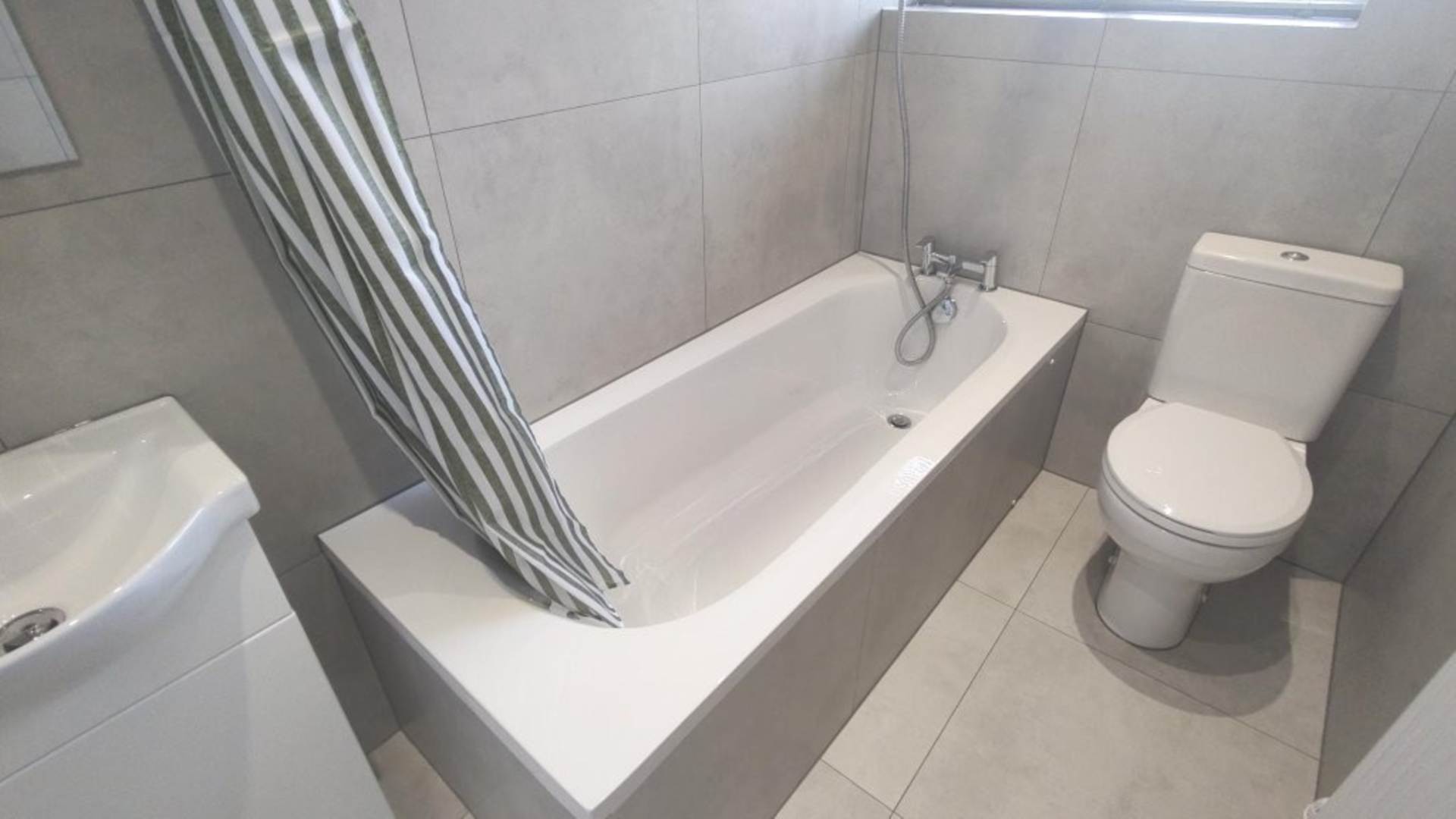 London N12 0AY 2 bed flat rental property internal/external image-7