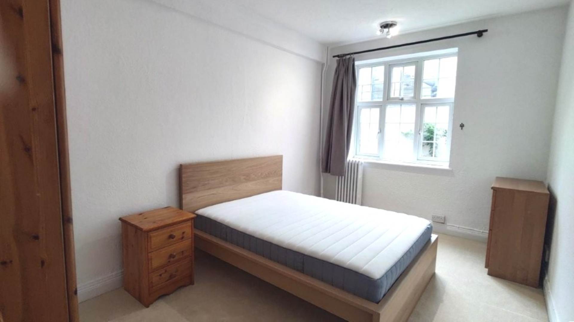 London W11 1QH 1 bed flat rental property internal/external image-4