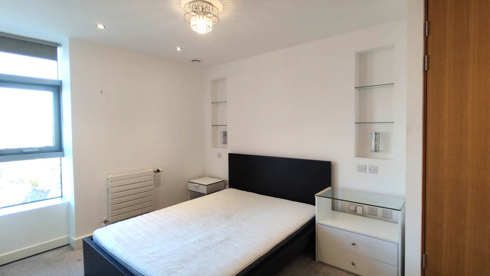 London E16 1GR 2 bed flat rental property internal/external image-5