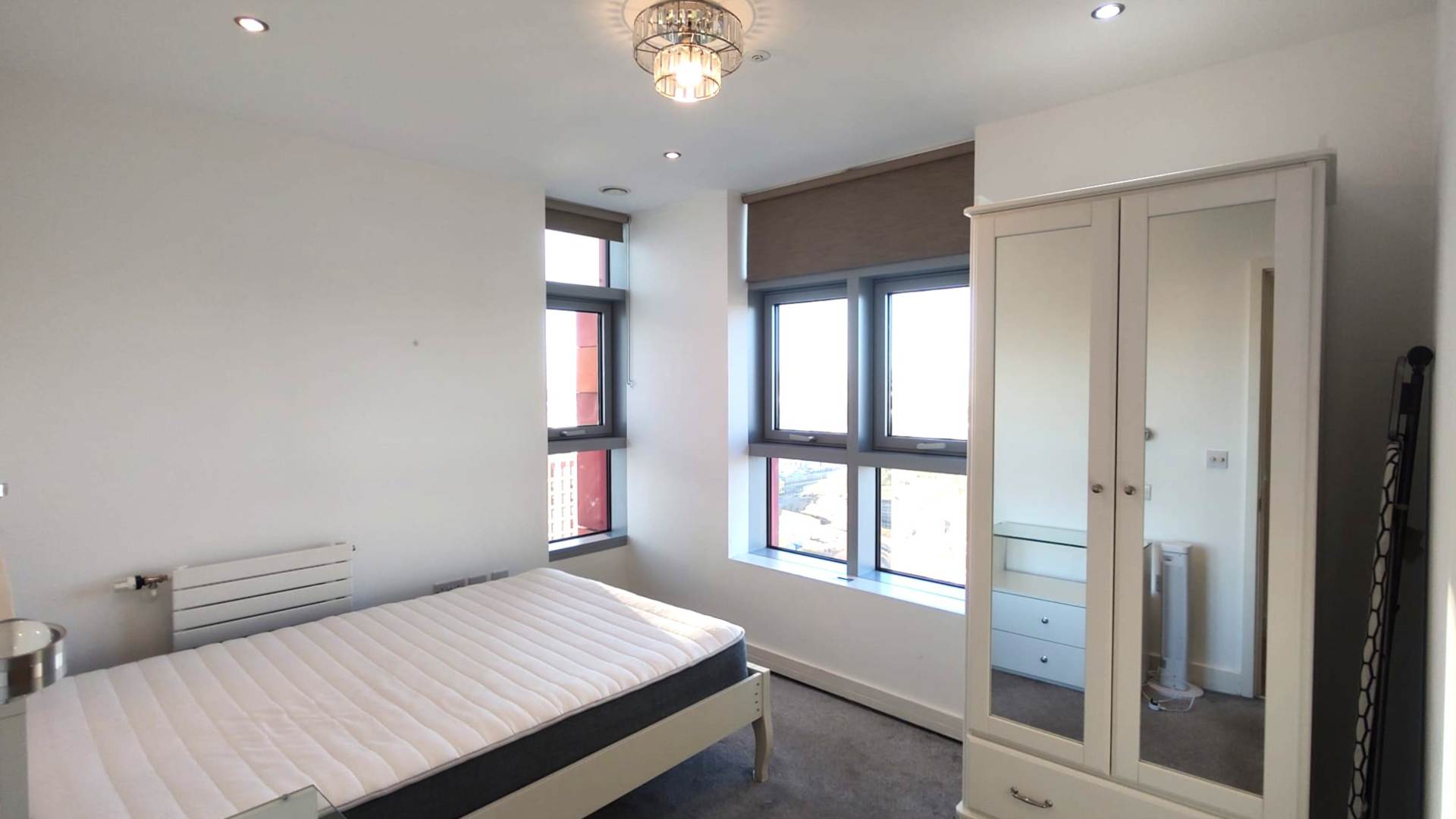 London E16 1GR 2 bed flat rental property internal/external image-6