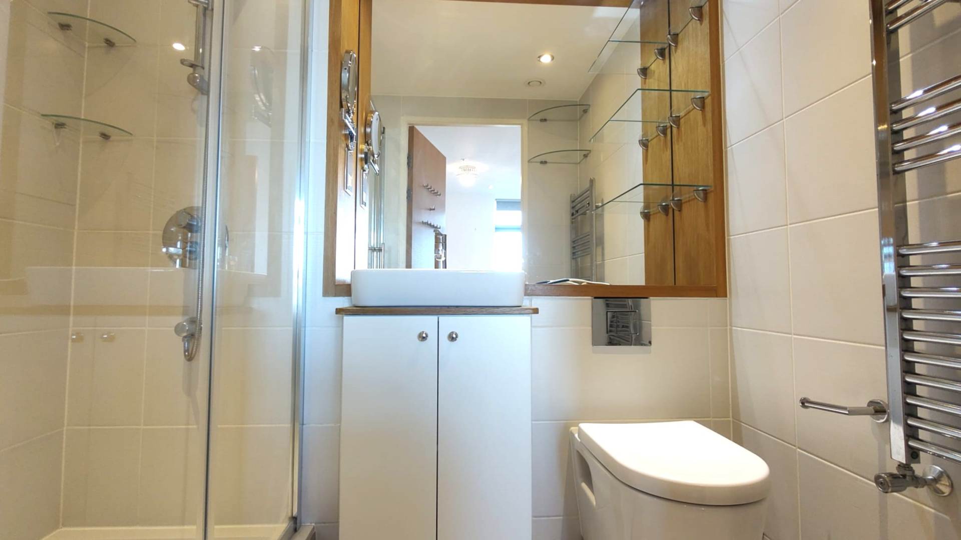 London E16 1GR 2 bed flat rental property internal/external image-8