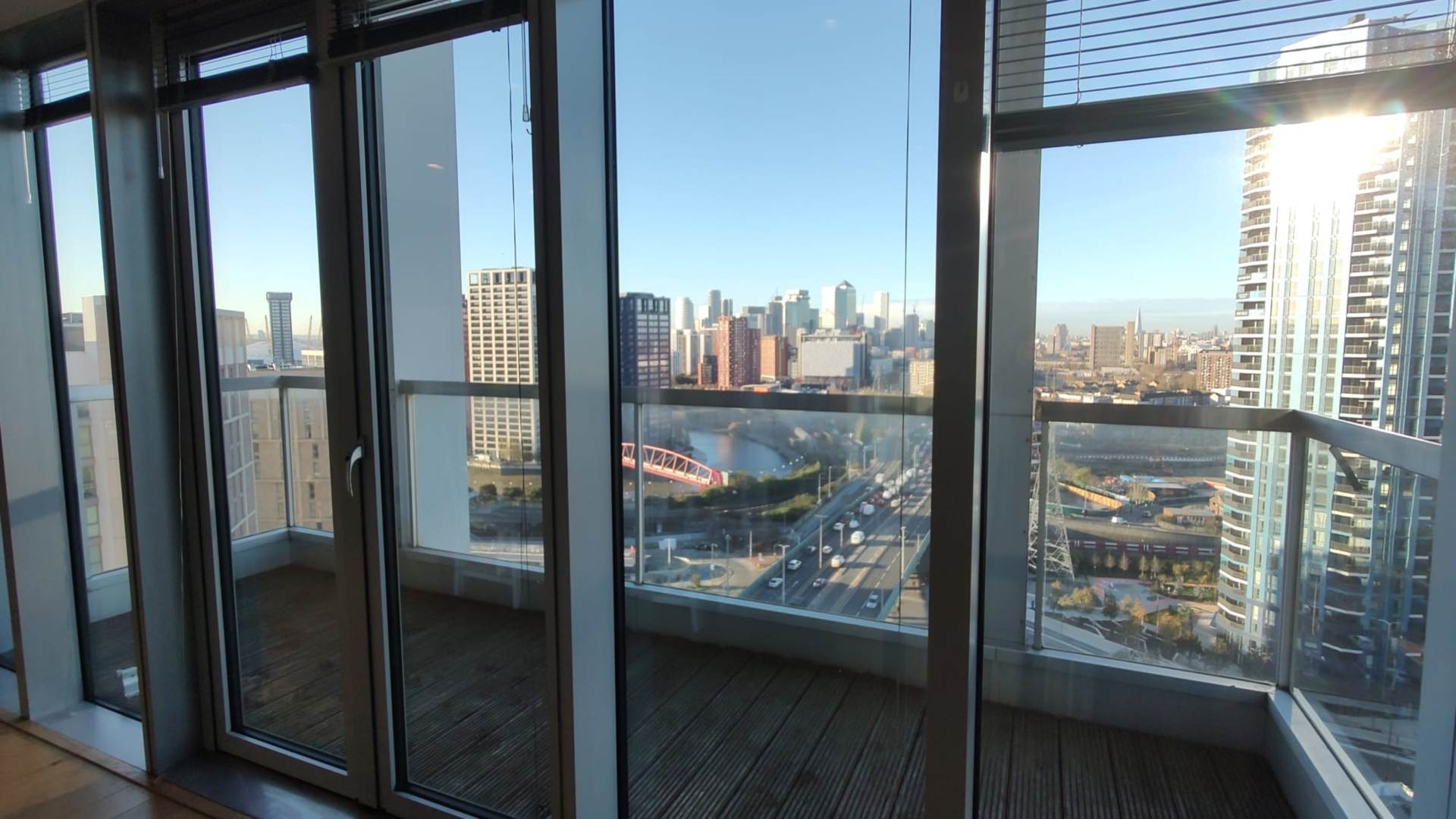 London E16 1GR 2 bed flat rental property internal/external image-9