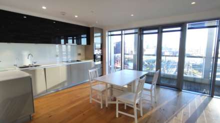 2 bed flat to rent in London E16