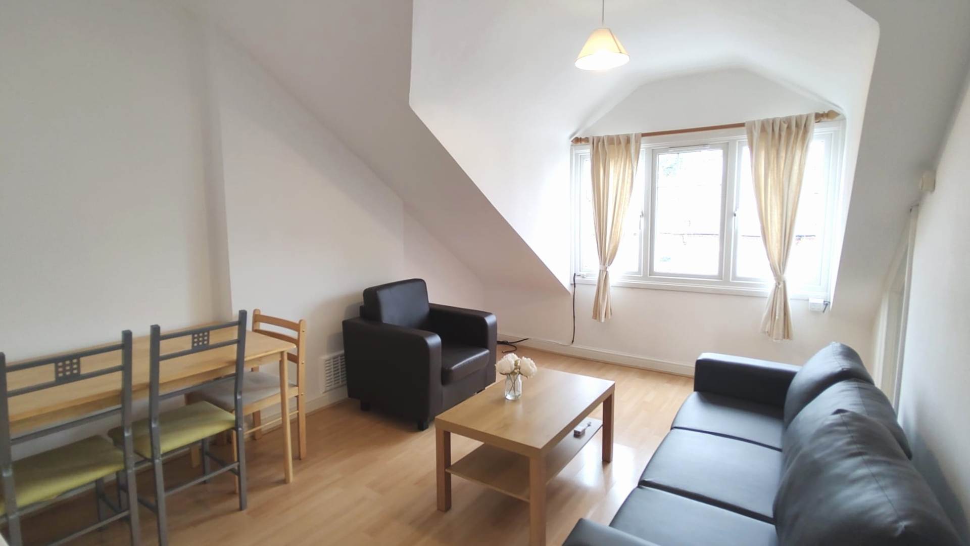 ロンドン N3 3NB 2ベッドフラット 賃貸物件の内外装写真-1