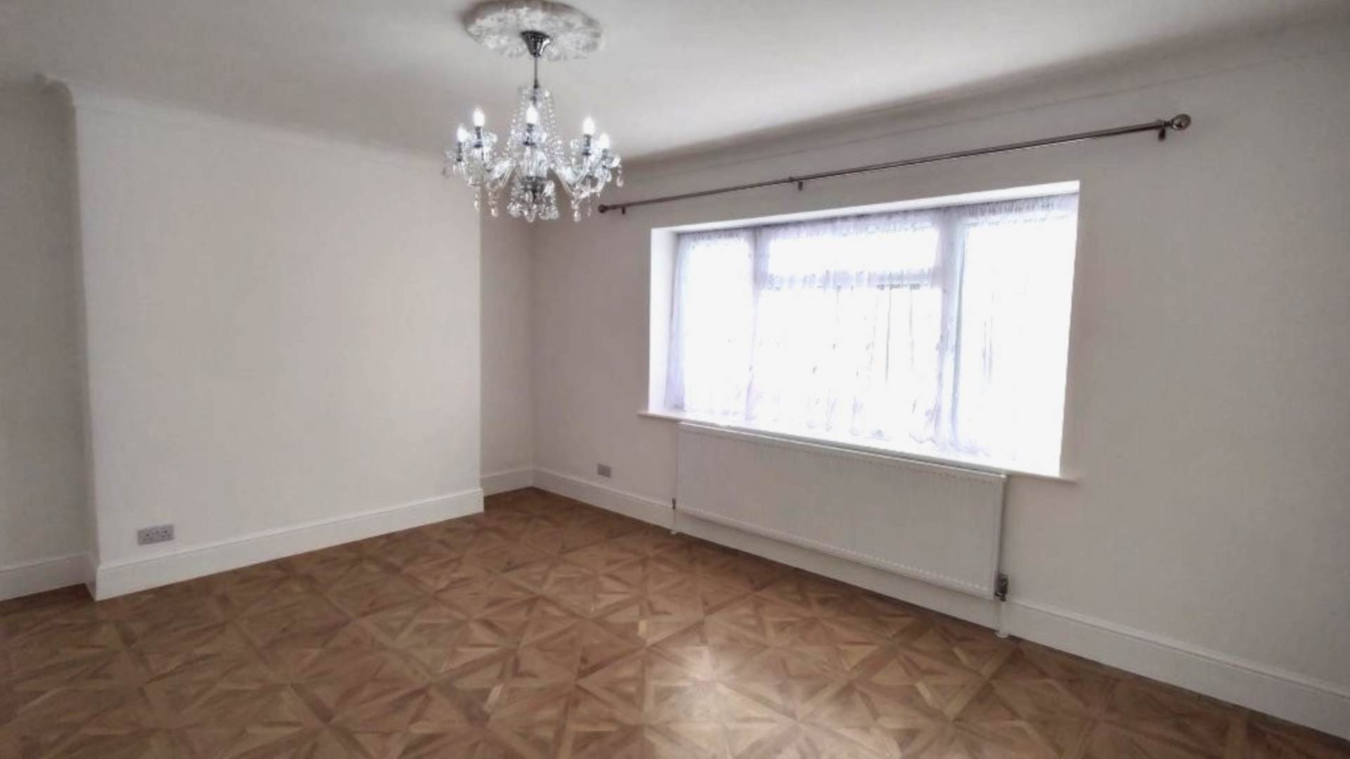 London HA8 7SX 2 bed flat rental property internal/external image-1