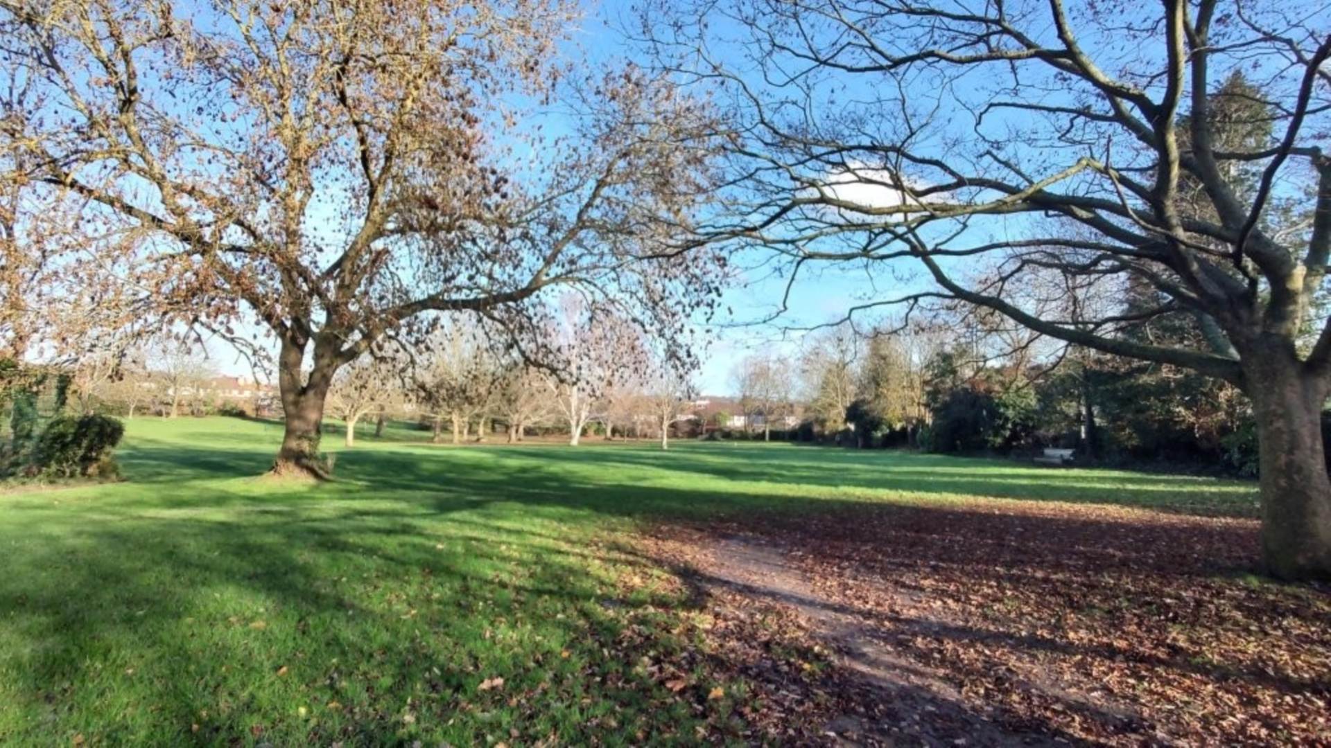 London HA8 7SX 2 bed flat rental property internal/external image-10