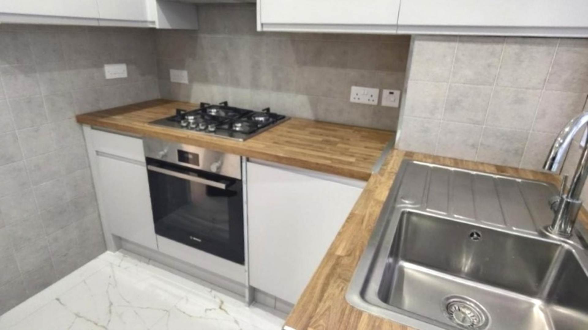 London HA8 7SX 2 bed flat rental property internal/external image-4