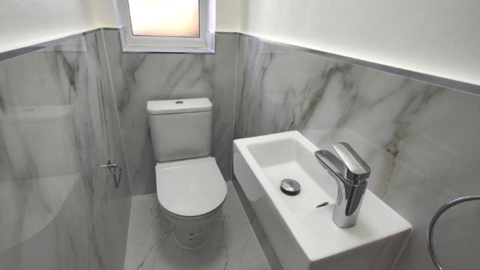 London HA8 7SX 2 bed flat rental property internal/external image-8