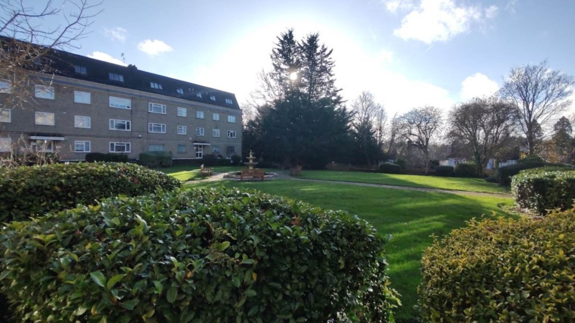 London HA8 7SX 2 bed flat rental property internal/external image-9