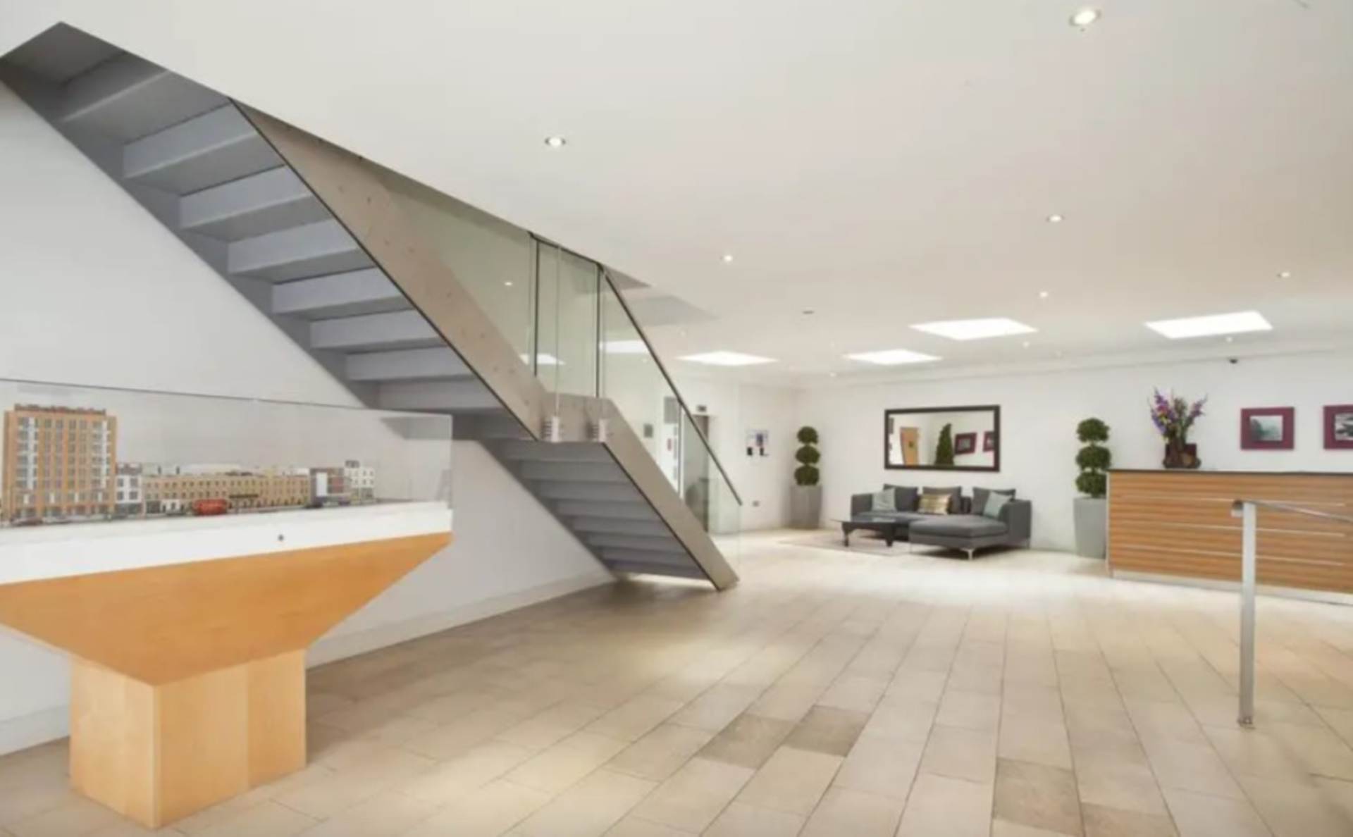 London SW1V 1ER 1 bed flat rental property internal/external image-2