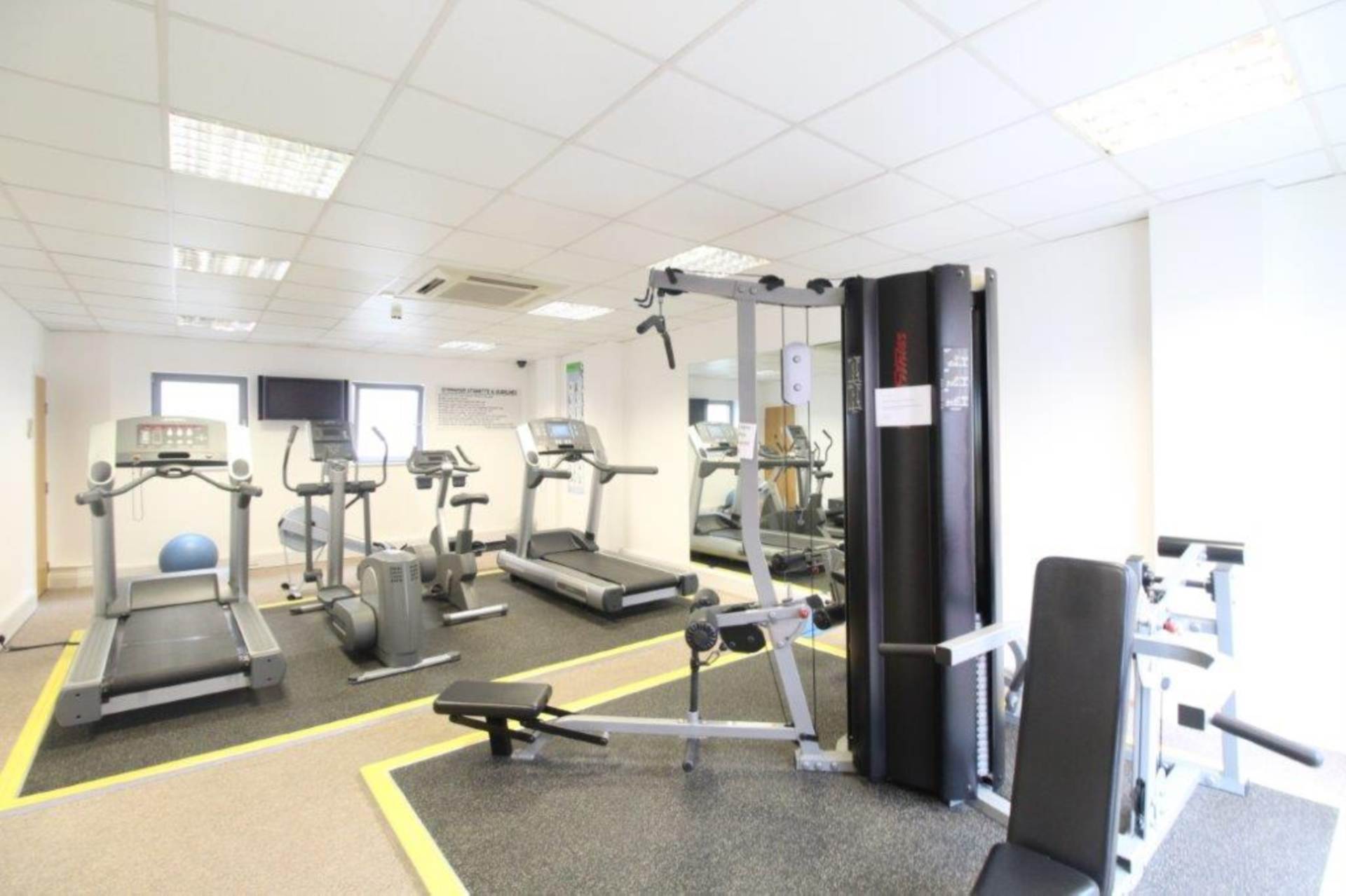 London SW1V 1ER 1 bed flat rental property internal/external image-3