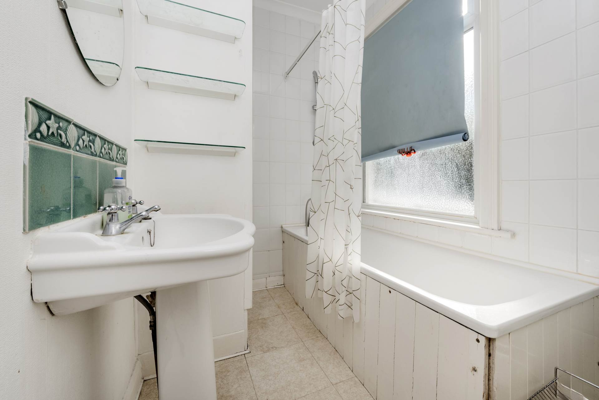 London NW2 2PU 1 bed flat sales property internal/external image-2