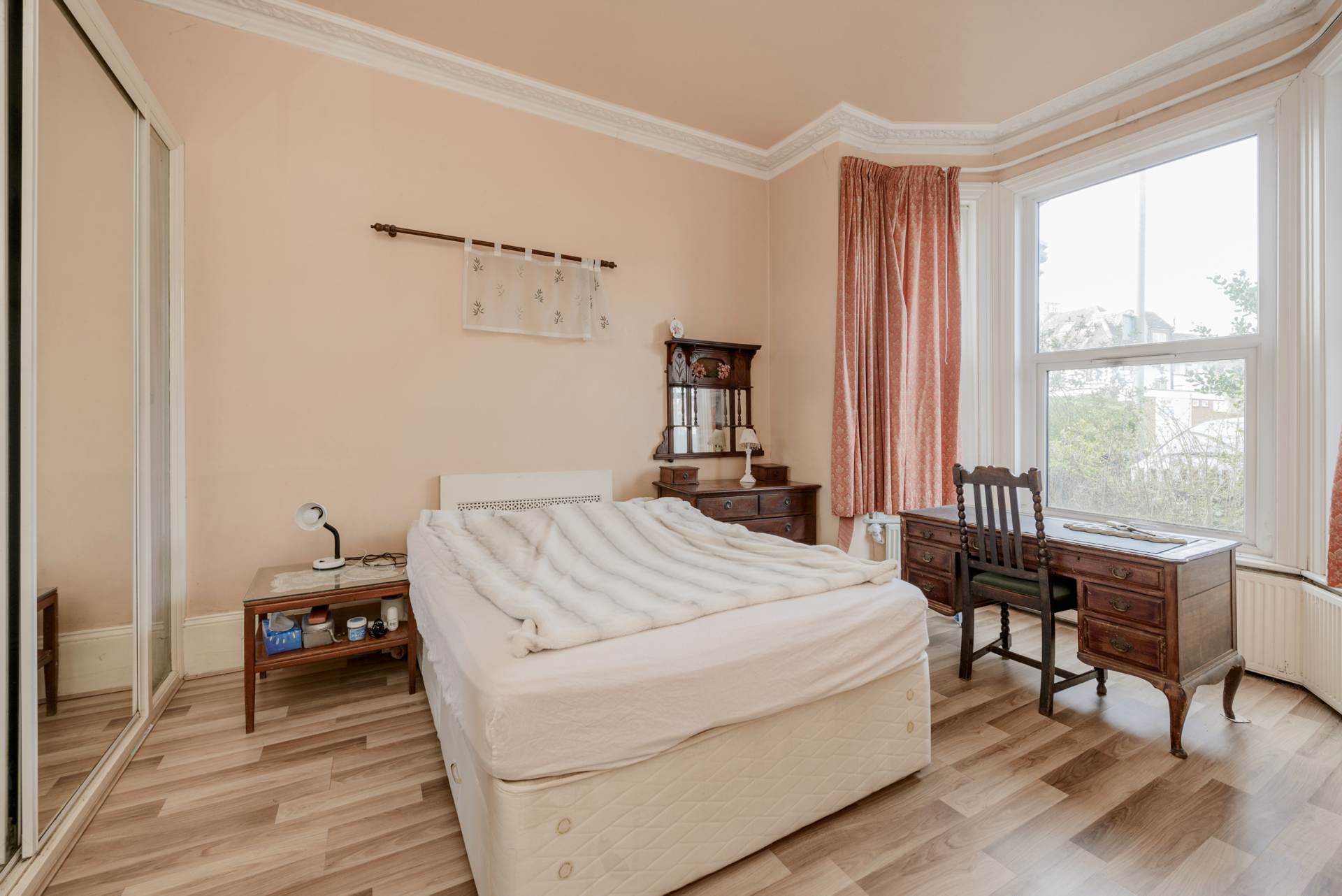 London NW2 2PU 1 bed flat sales property internal/external image-6