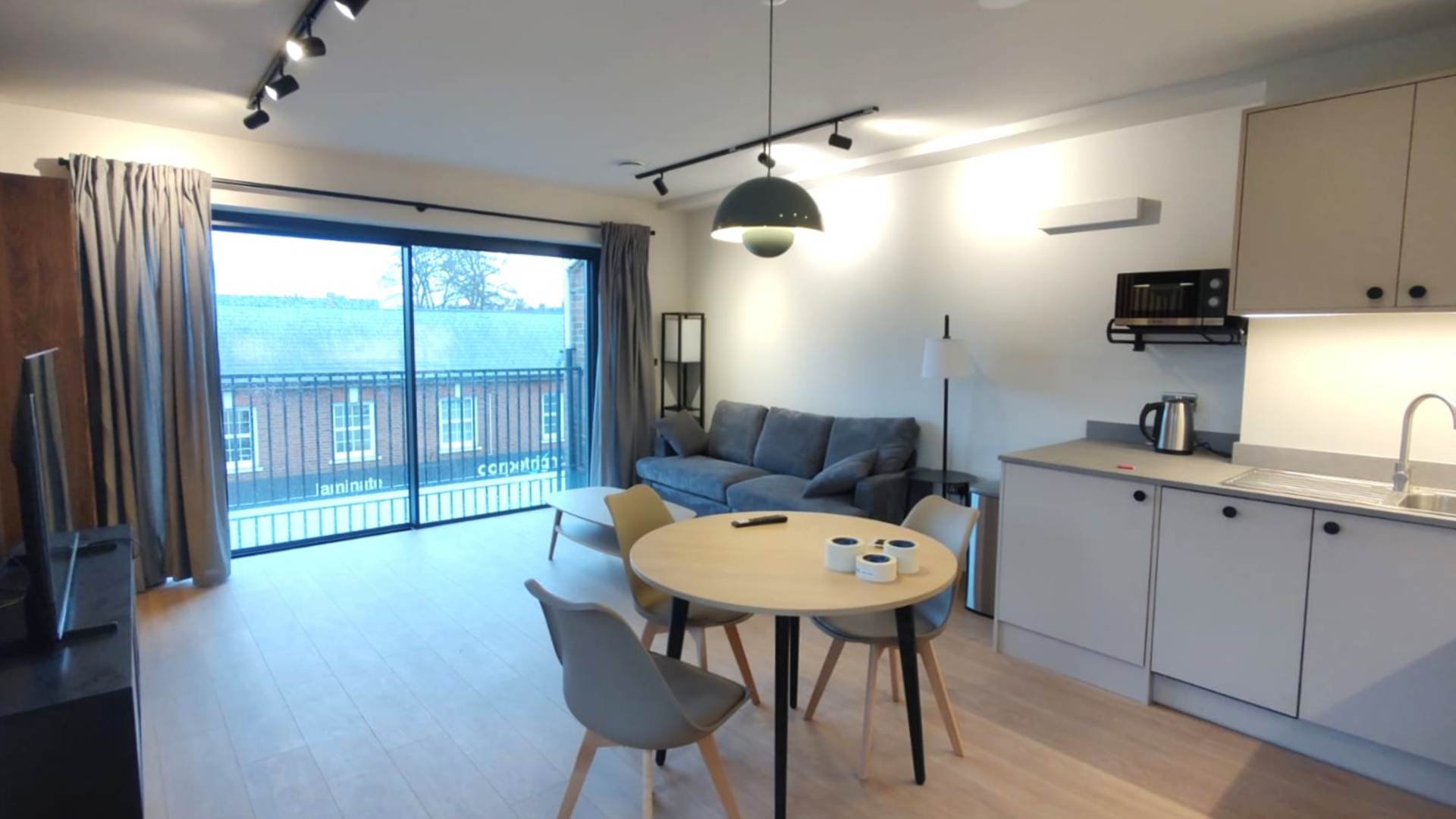 London W5 3LH 2 bed flat rental property internal/external image-1