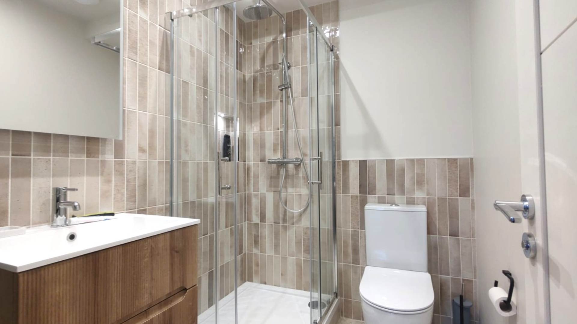 London W5 3LH 2 bed flat rental property internal/external image-10