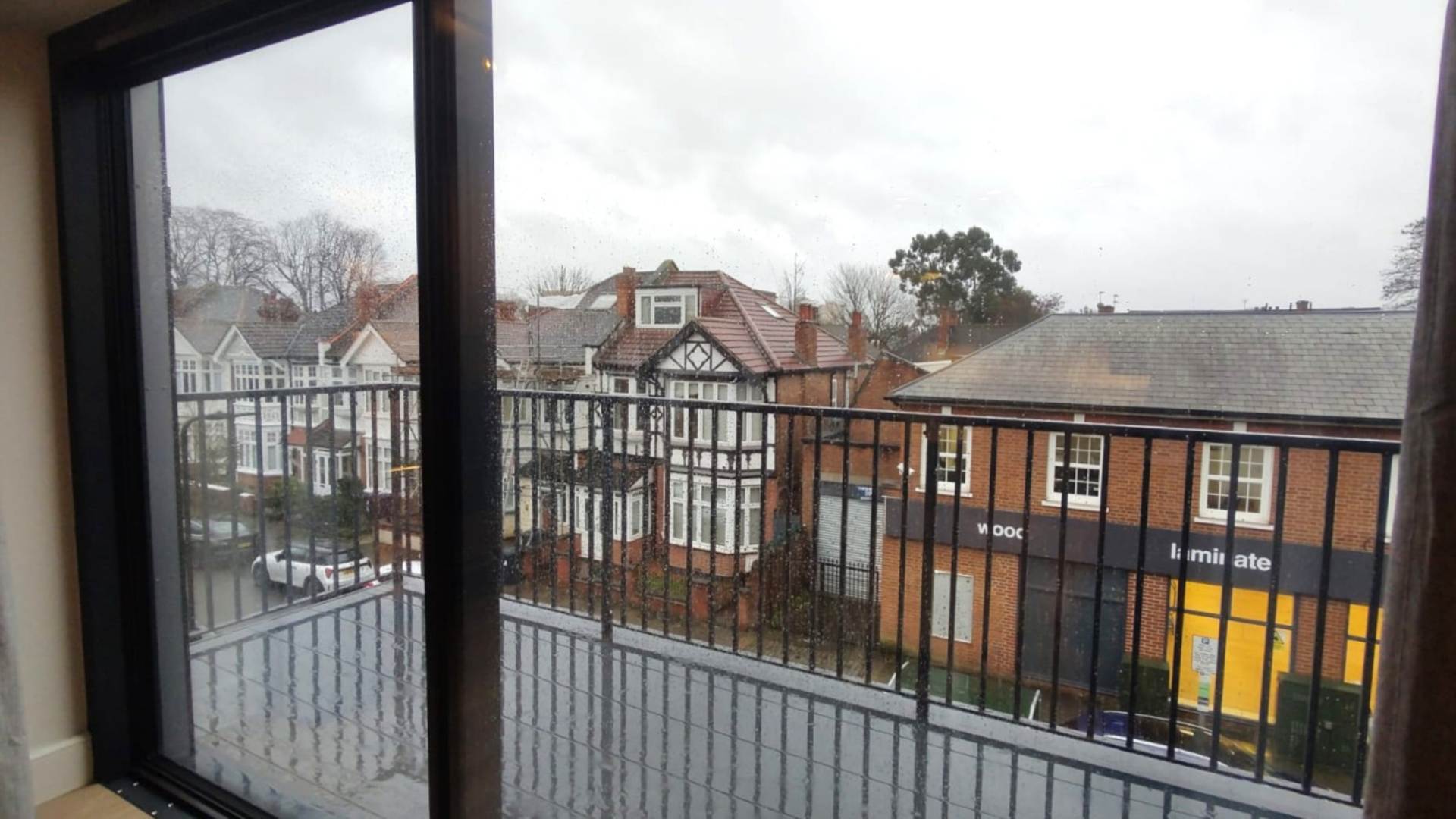 London W5 3LH 2 bed flat rental property internal/external image-11