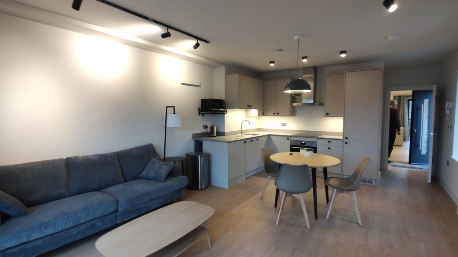 London W5 3LH 2 bed flat rental property internal/external image-2