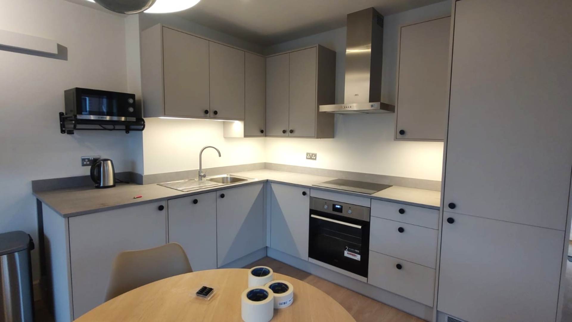 London W5 3LH 2 bed flat rental property internal/external image-4