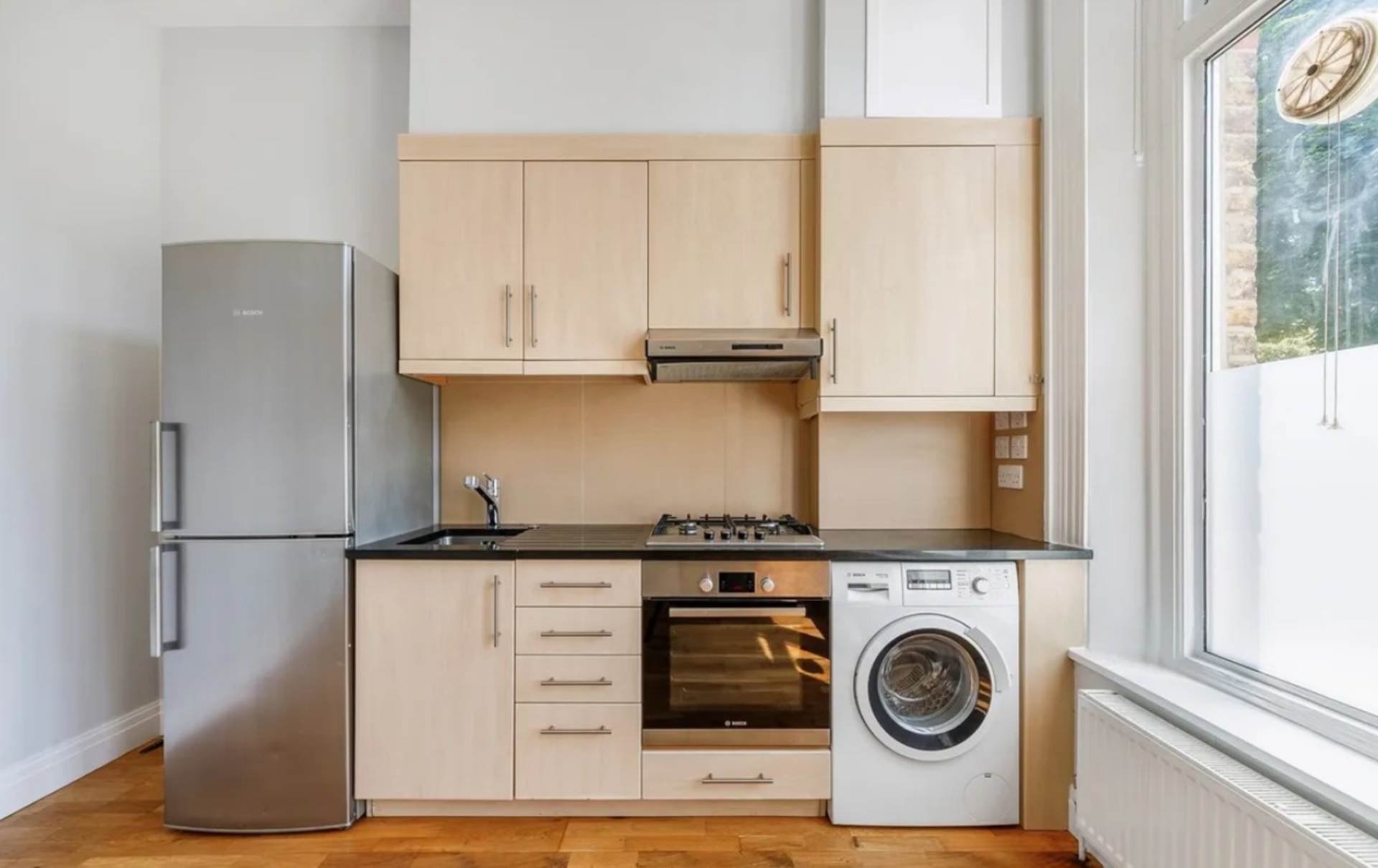 London W3 9SL 1 bed studio rental property internal/external image-3