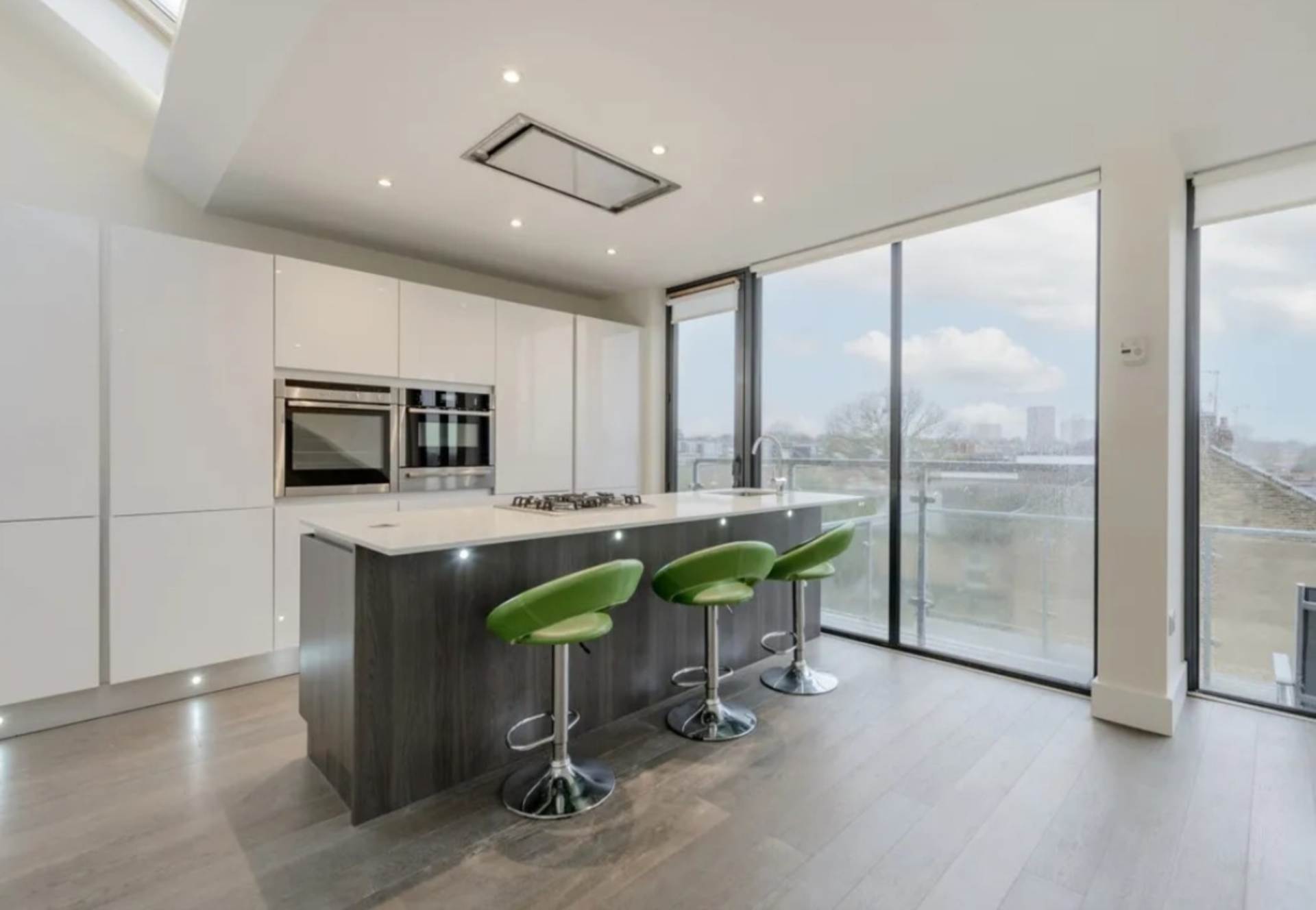 ロンドン N2 9DT 2ベッドフラット 賃貸物件の内外装写真-1