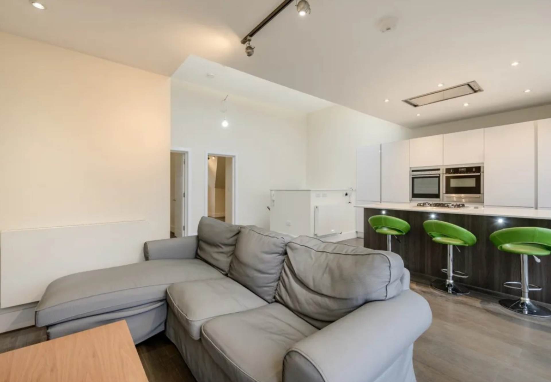 ロンドン N2 9DT 2ベッドフラット 賃貸物件の内外装写真-2