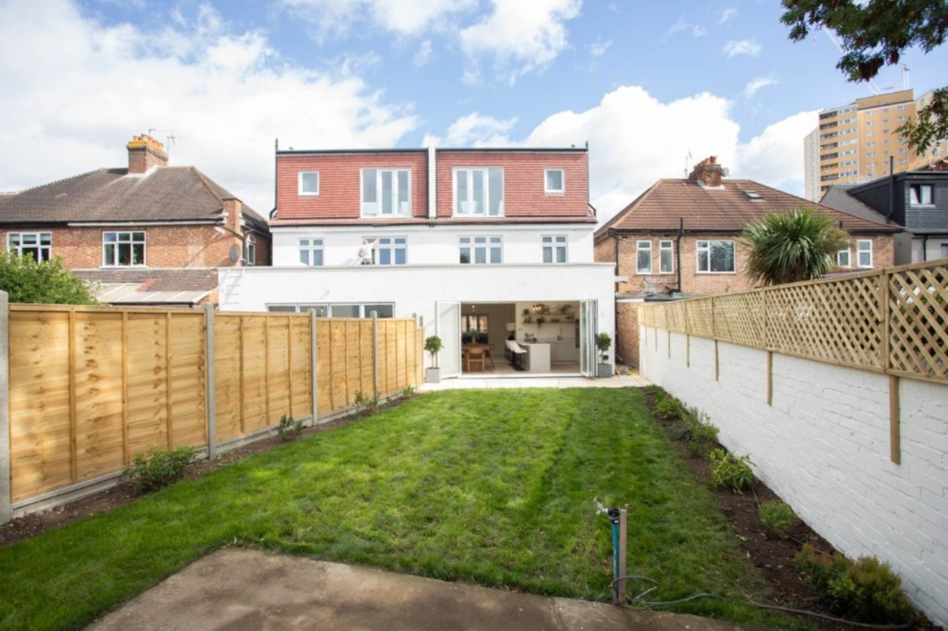 London W3 9NZ 4 bed semi-detached rental property internal/external image-16