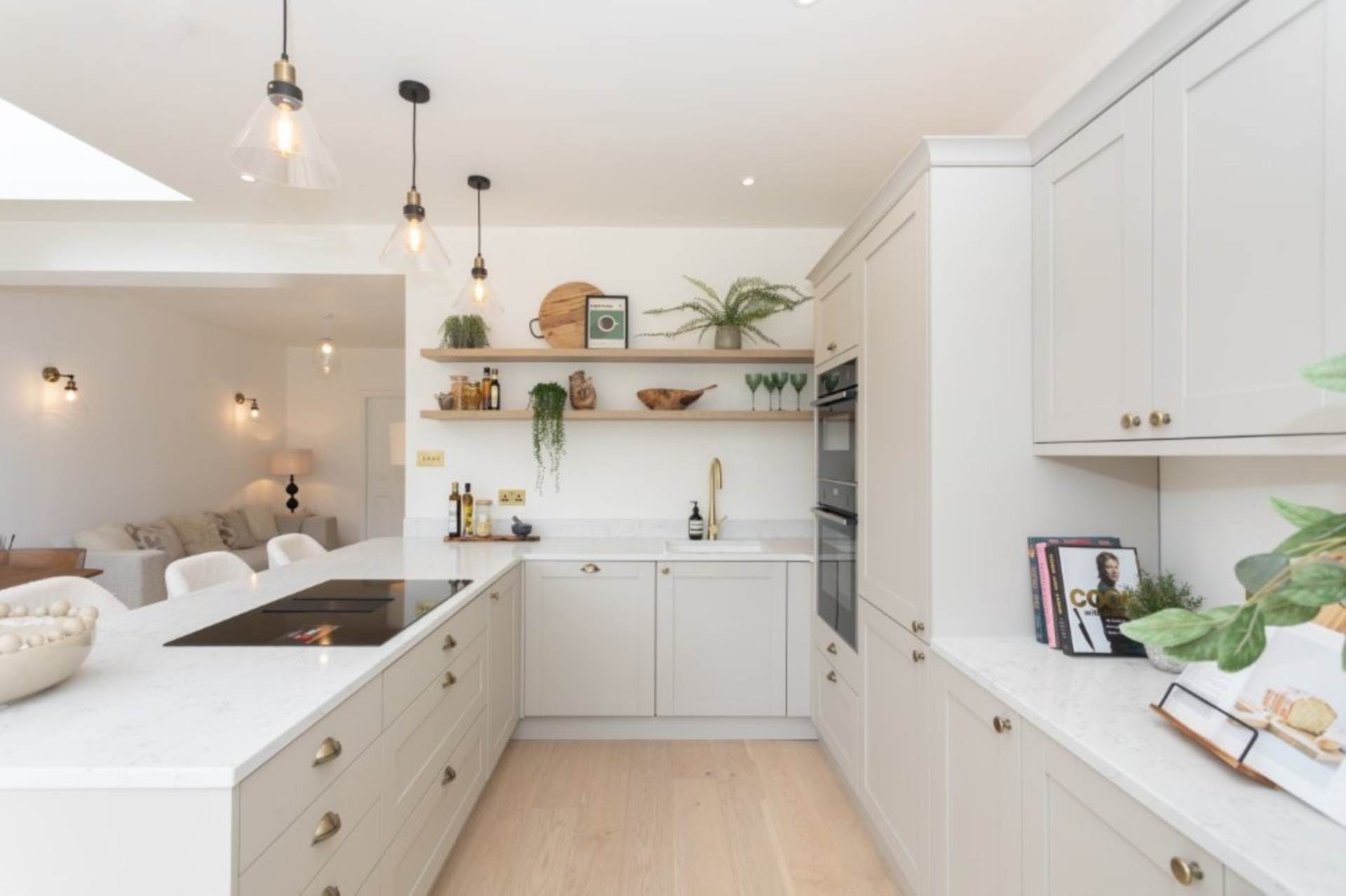 London W3 9NZ 4 bed semi-detached rental property internal/external image-3