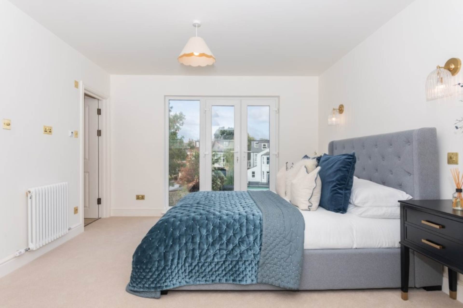 London W3 9NZ 4 bed semi-detached rental property internal/external image-8