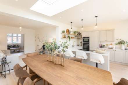 4 bed semi-detached to rent in London W3