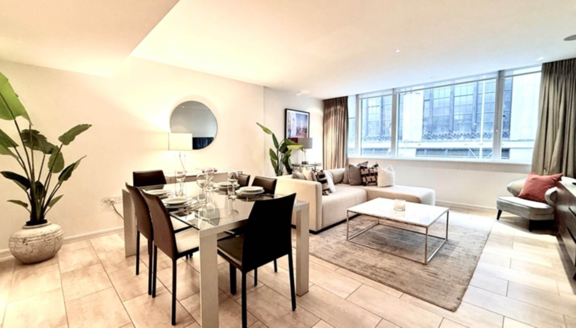 ロンドン W8 5EH 2ベッドフラット 賃貸物件の内外装写真-1